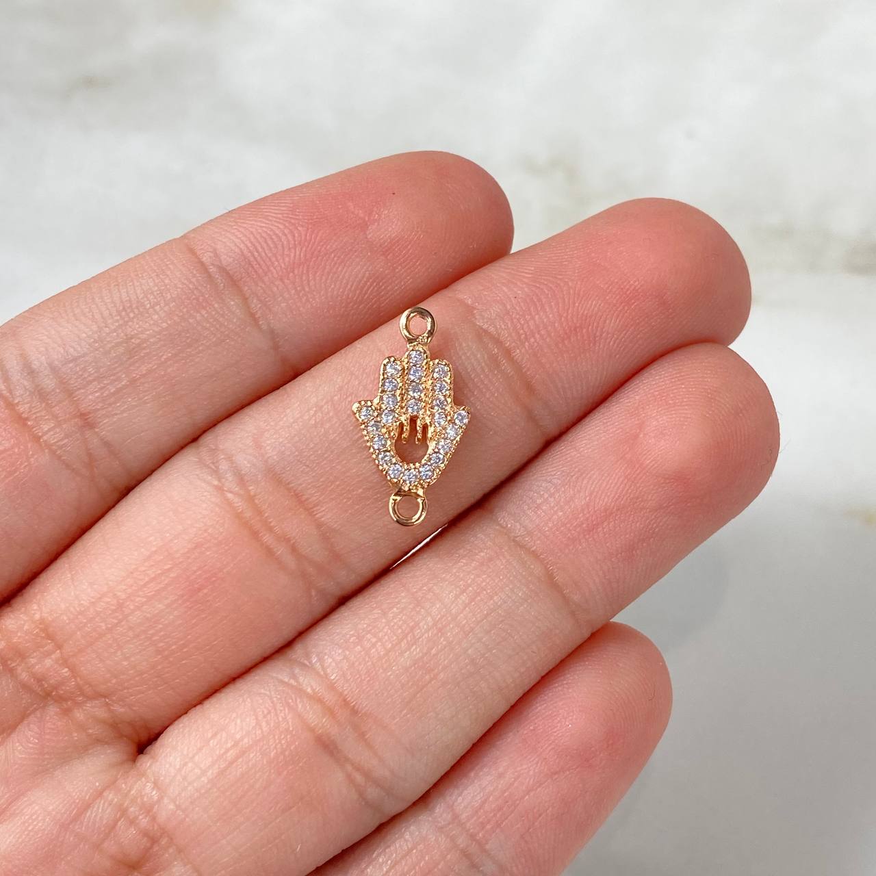 Herraje Mano Hamsa 0.65gr / 1.5cm / Circones Blancos Oro Blanco ©