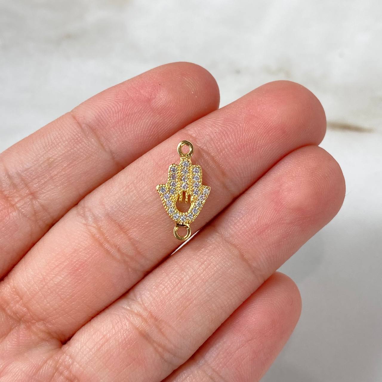 Herraje Mano Hamsa 0.7gr / 1.5cm / Circones Blancos Oro Amarillo ©