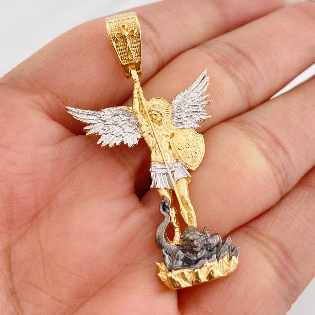 Dije San Miguel Arcangel 10.05g / 5cm Tres Oros 18K