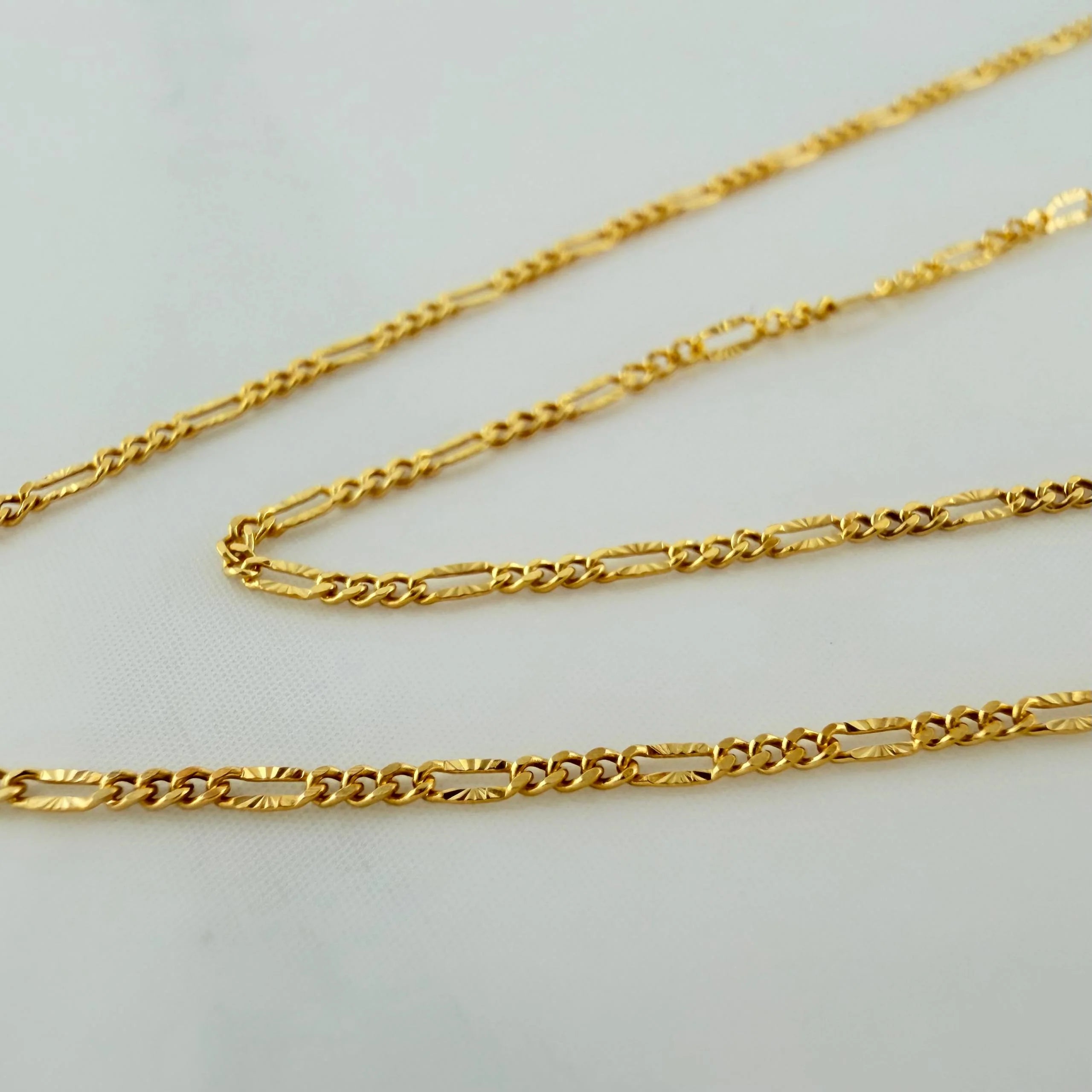 Cadena Figaro Diamantada 1.15 g / 45.3 cm / 0.5 mm Oro Amarillo 18K