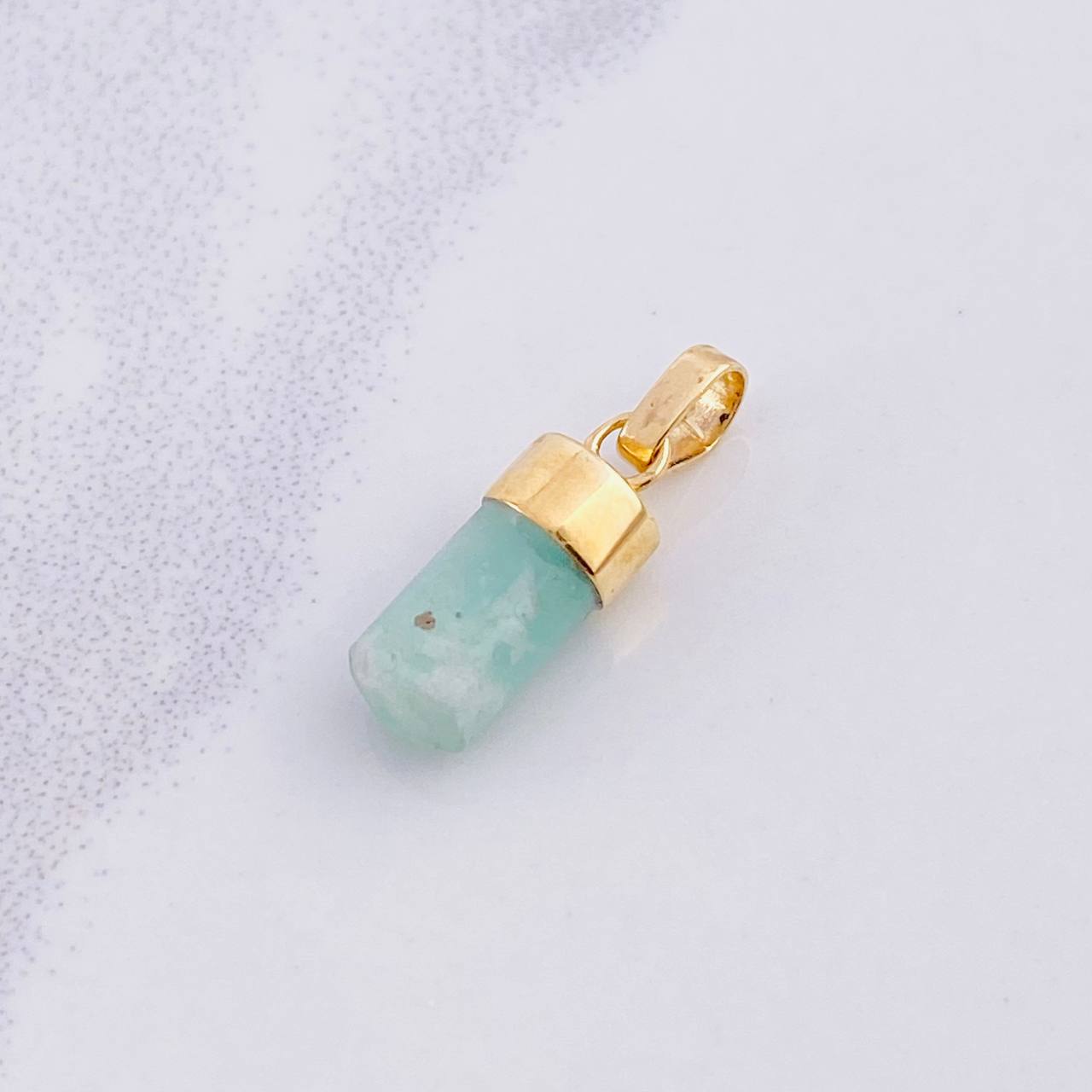 Dije Morralla Esmeralda 0.8g / 1.7cm Oro Amarillo 18K