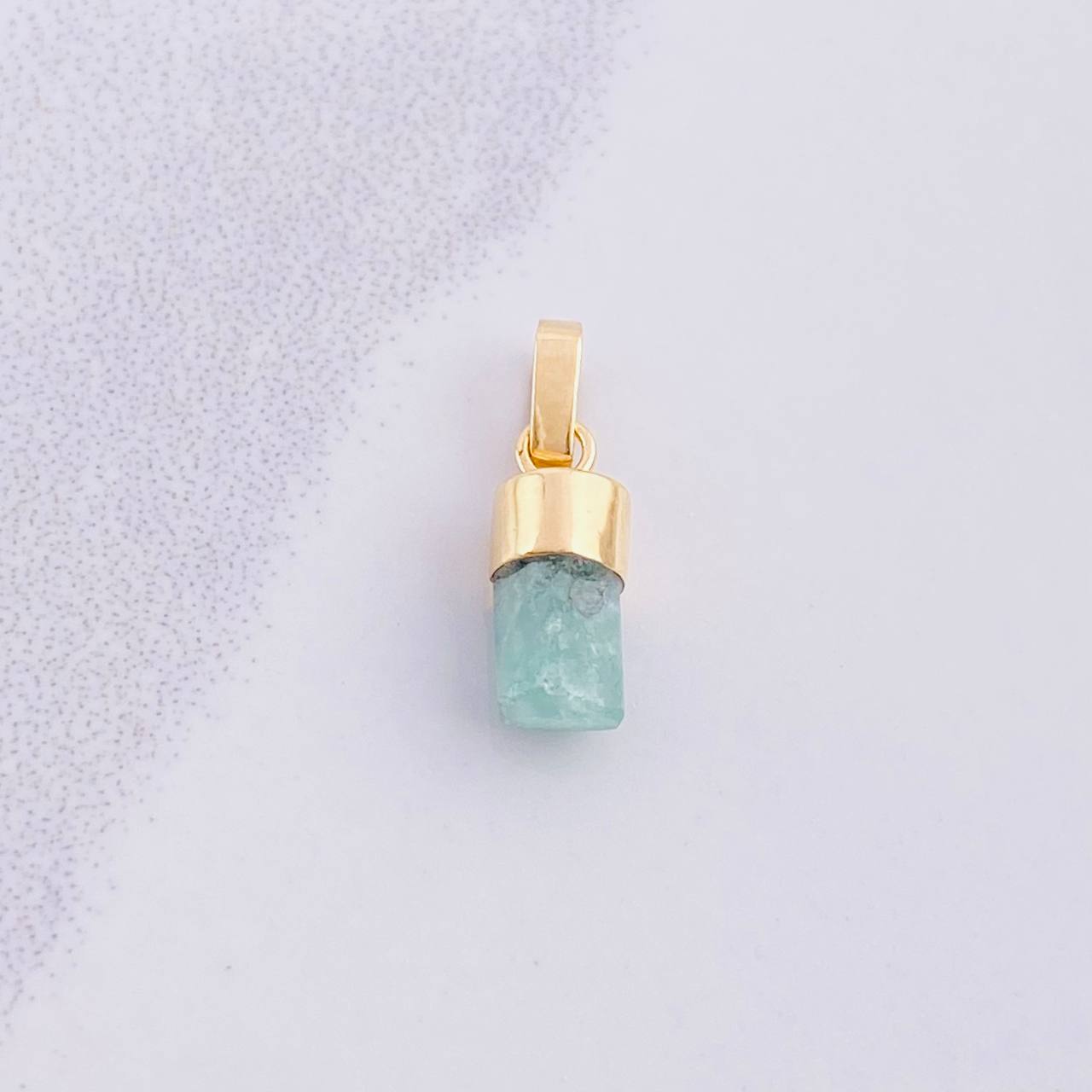 Dije Morralla Esmeralda 0.6g / 1.6cm Oro Amarillo 18K