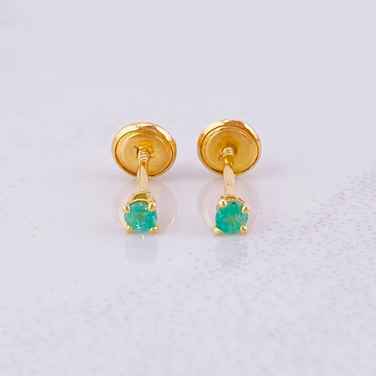Topos Cuatro Garras Esmeraldas 17pts 0.7g / 2.5mm Oro Amarillo 18K