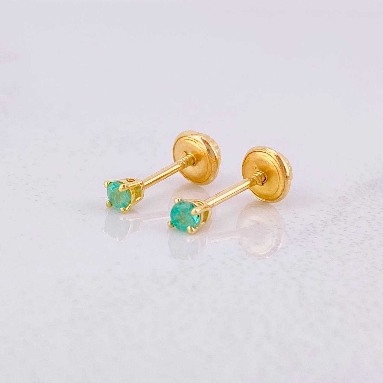 Topos Cuatro Garras Esmeraldas 17pts 0.7g / 2.5mm Oro Amarillo 18K
