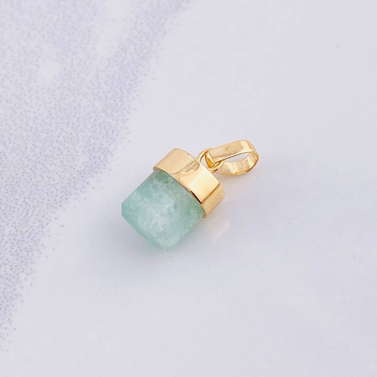 Dije Morralla Esmeralda 1.1g / 1.5cm Oro Amarillo 18K