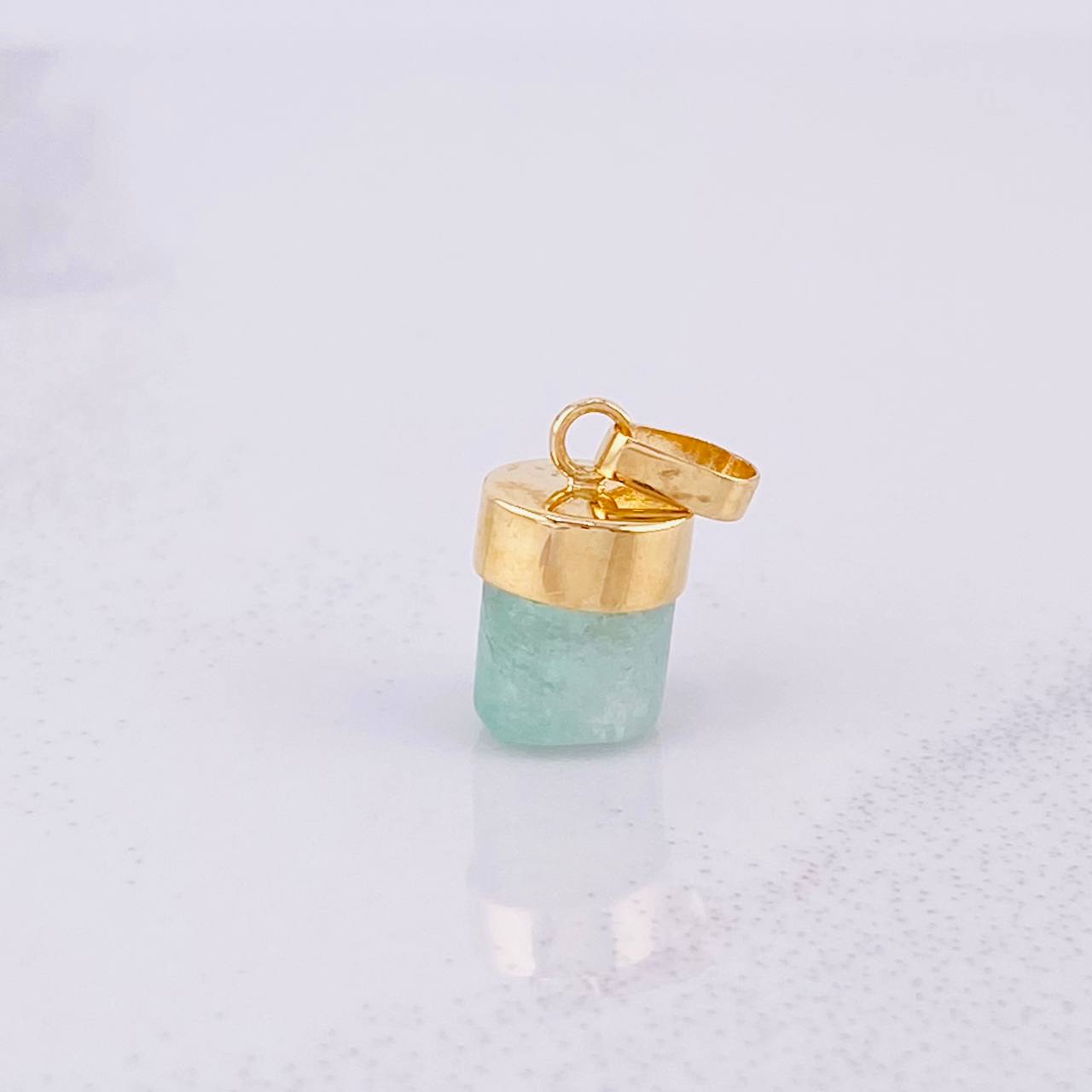 Dije Morralla Esmeralda 1.1g / 1.5cm Oro Amarillo 18K
