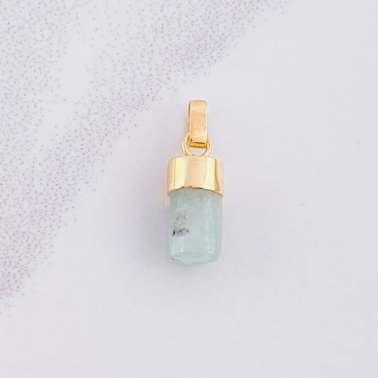 Dije Morralla Esmeralda 0.8g / 1.6cm Oro Amarillo 18K
