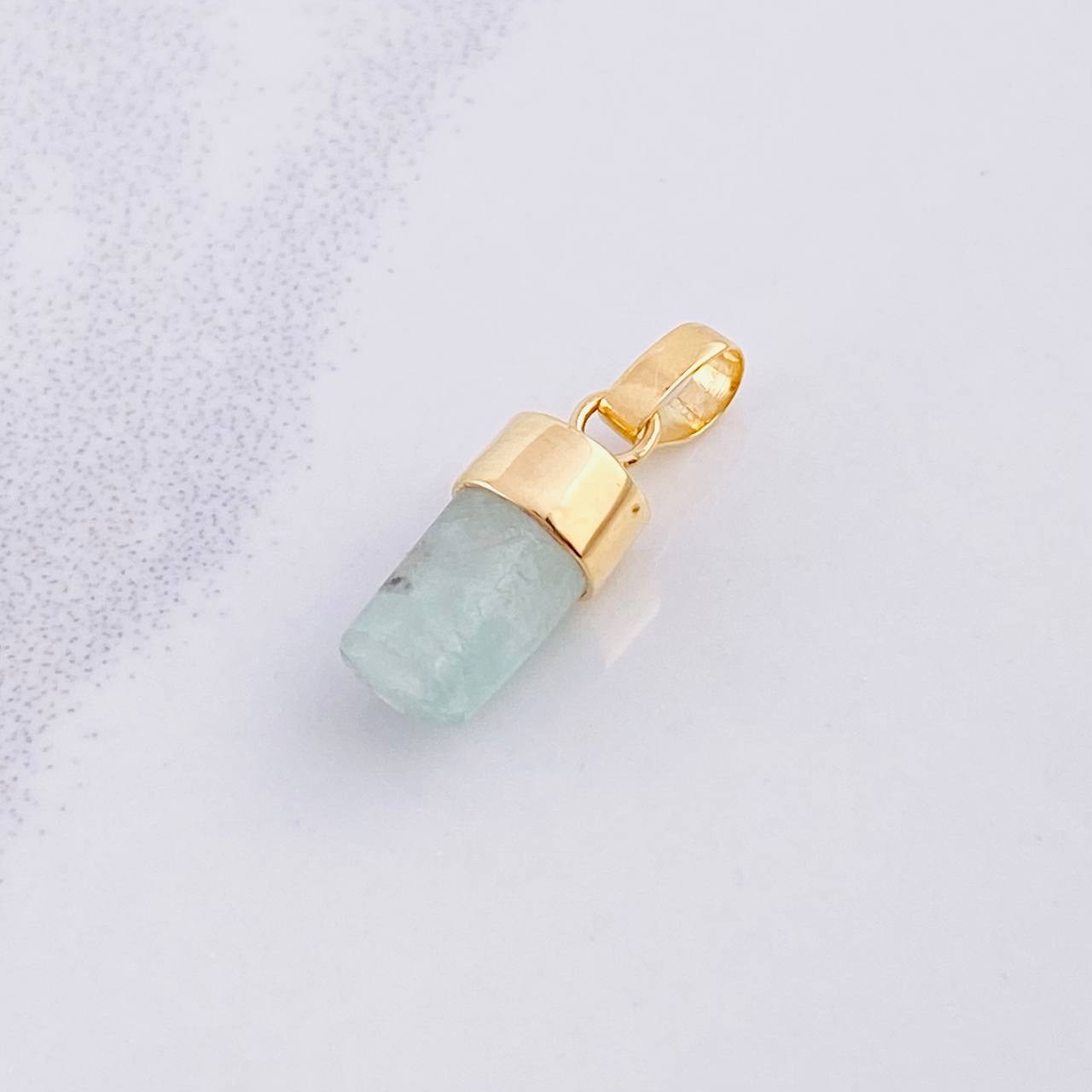 Dije Morralla Esmeralda 0.8g / 1.6cm Oro Amarillo 18K