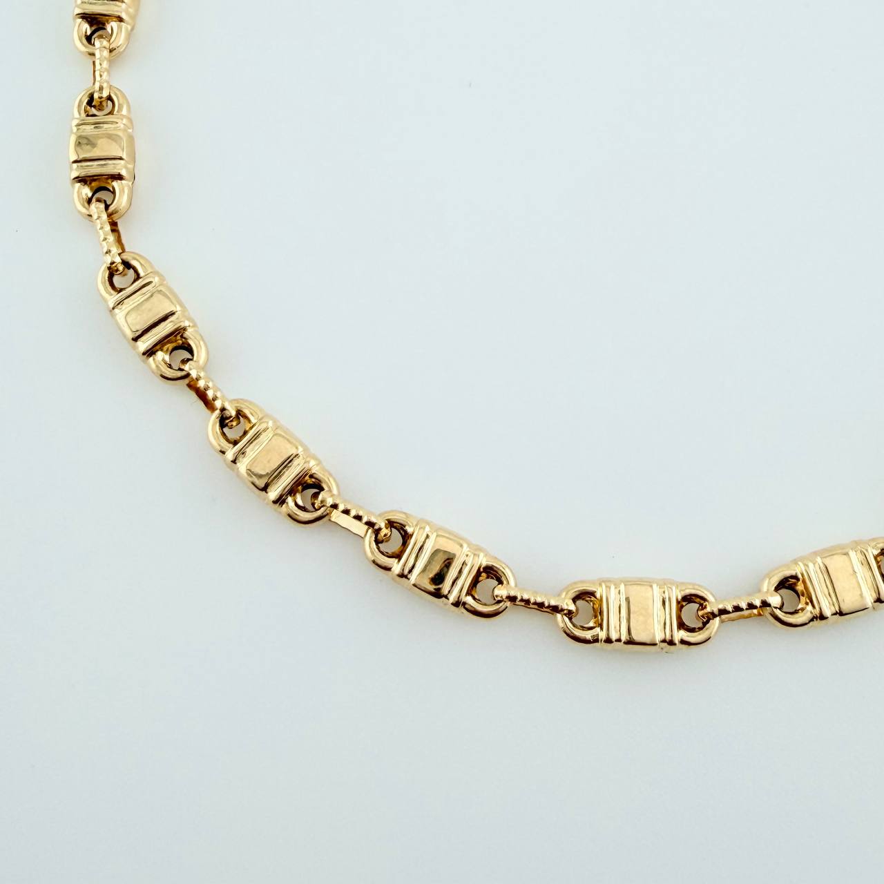 Pulso Rustico Barril Cuadrado 4.6gr / 19.5cm / 4.4mm Oro Amarillo 18K $