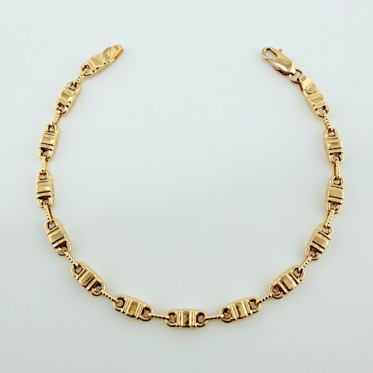 Pulso Rustico Barril Cuadrado 4.6gr / 19.5cm / 4.4mm Oro Amarillo 18K $
