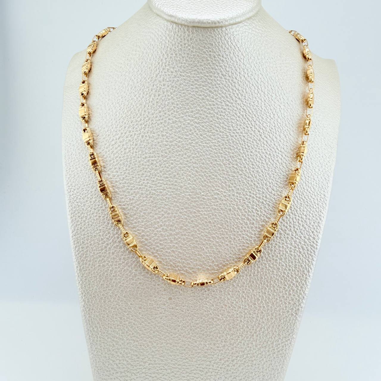 Cadena Rustica Barril Cuadrado 13.4gr / 60.7cm / 4.36mm Oro Amarillo 18K $