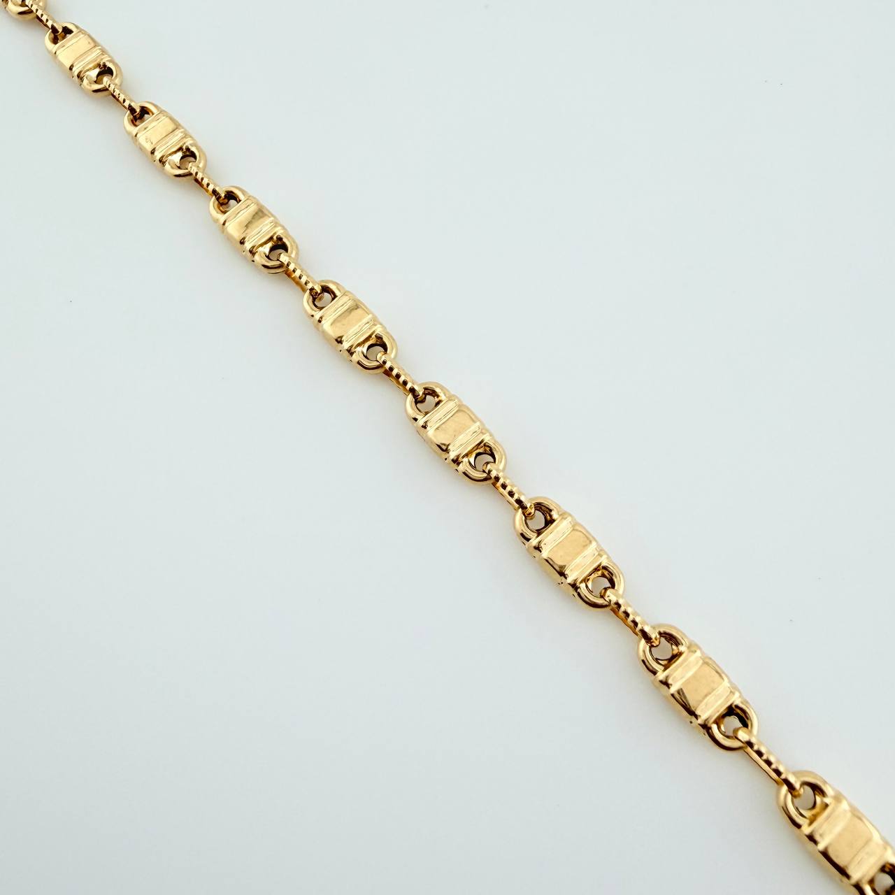 Cadena Rustica Barril Cuadrado 13.4gr / 60.7cm / 4.36mm Oro Amarillo 18K $