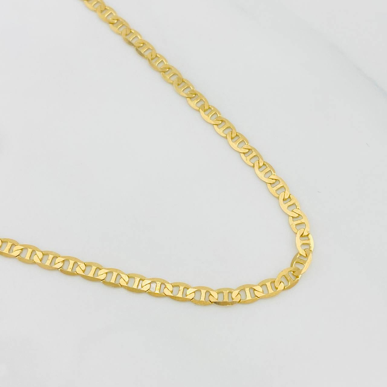 Cadena Escalera 6.7g / 60.05cm / 2.75mm Oro Amarillo 18K