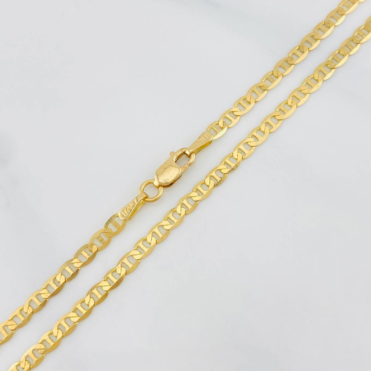 Cadena Escalera 6.7g / 60.05cm / 2.75mm Oro Amarillo 18K
