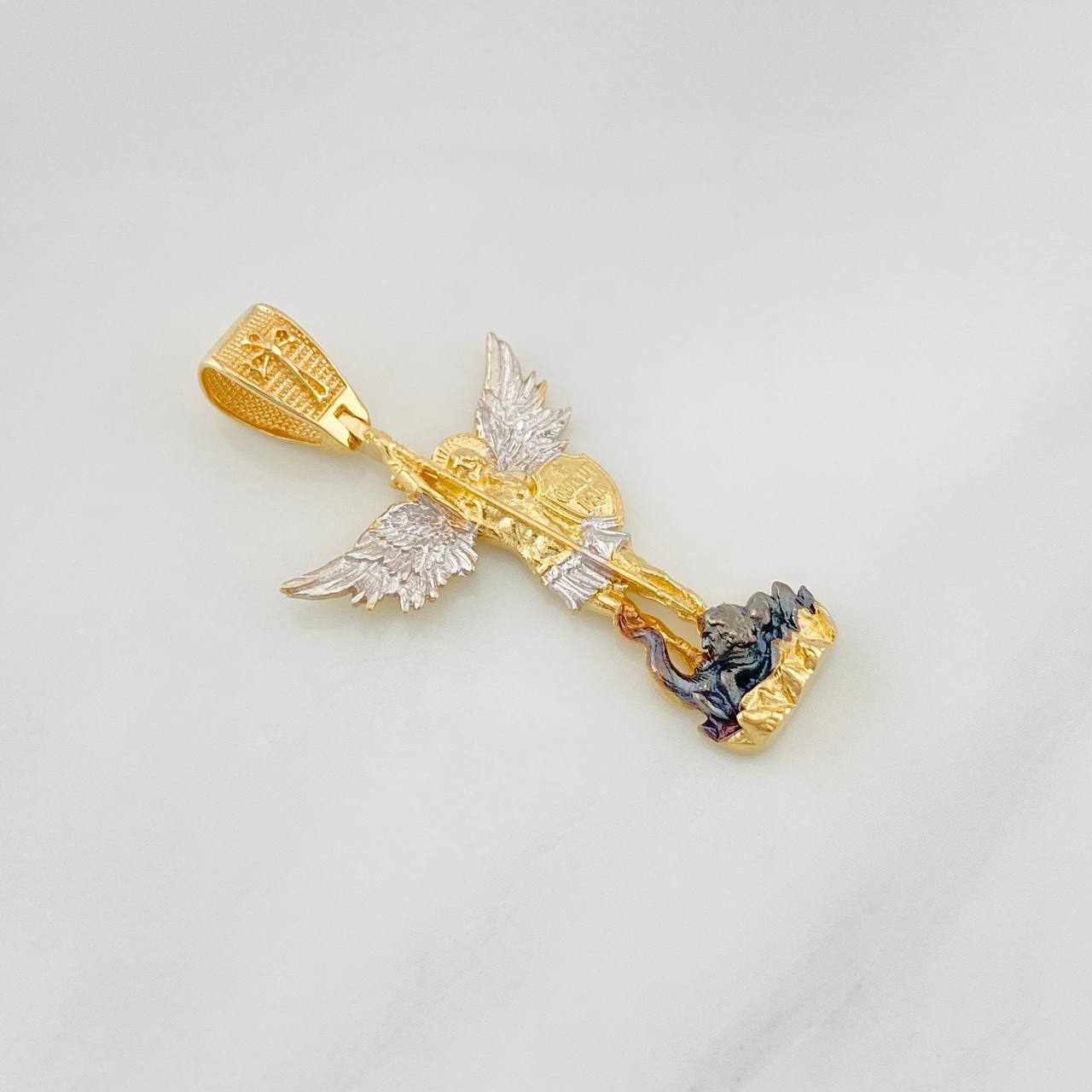 Dije San Miguel Arcangel 4.25g / 3.05cm Tres Oros 18K