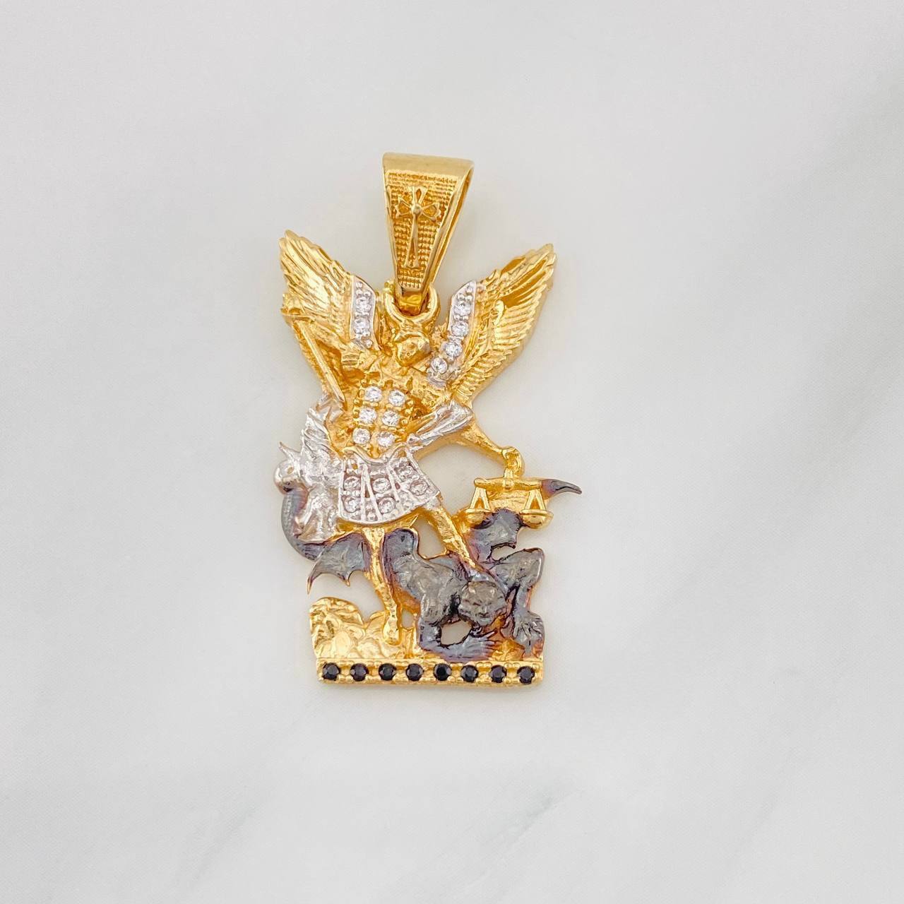 Dije San Miguel Arcangel 4.55g / 3cm Tres Oros 18K