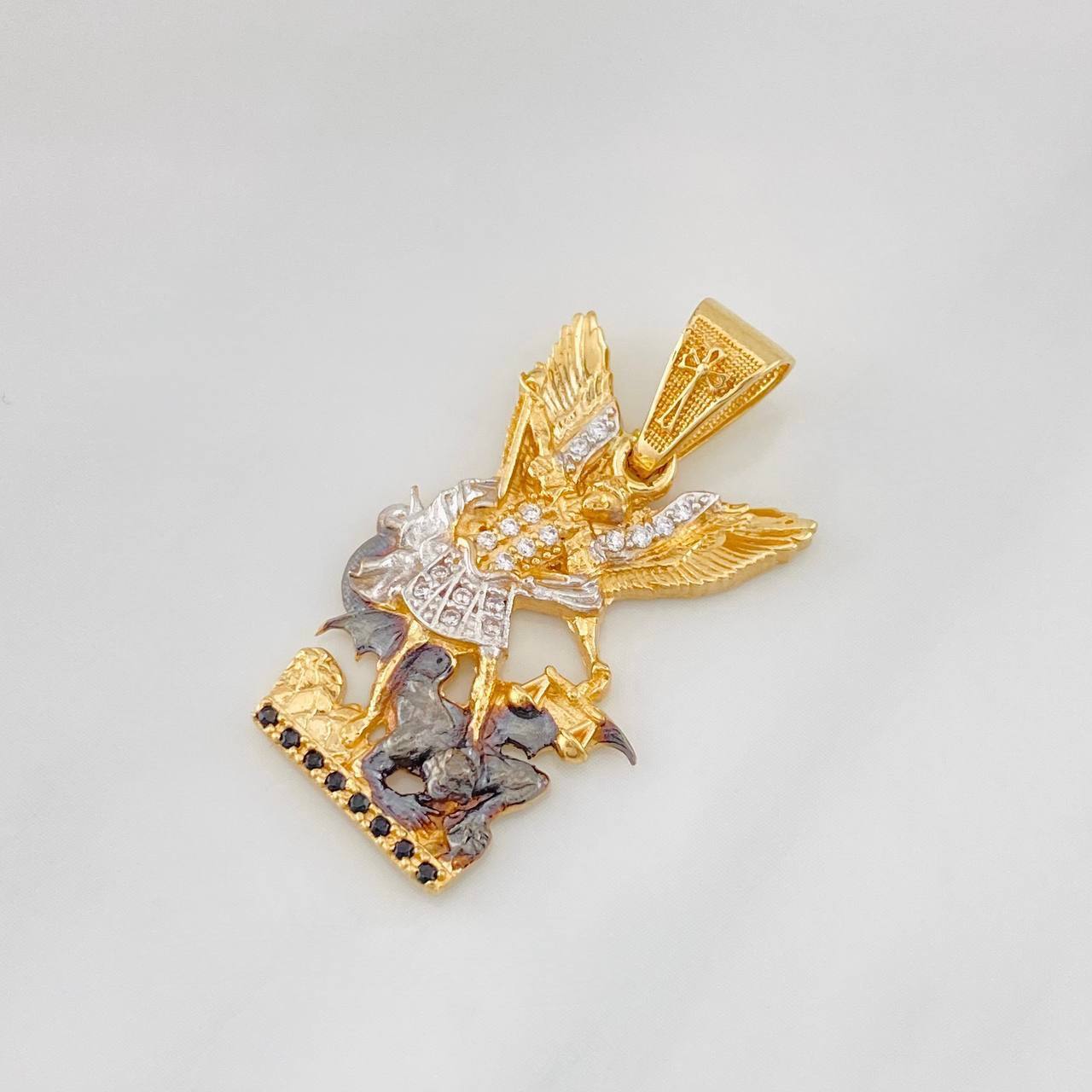 Dije San Miguel Arcangel 4.55g / 3cm Tres Oros 18K