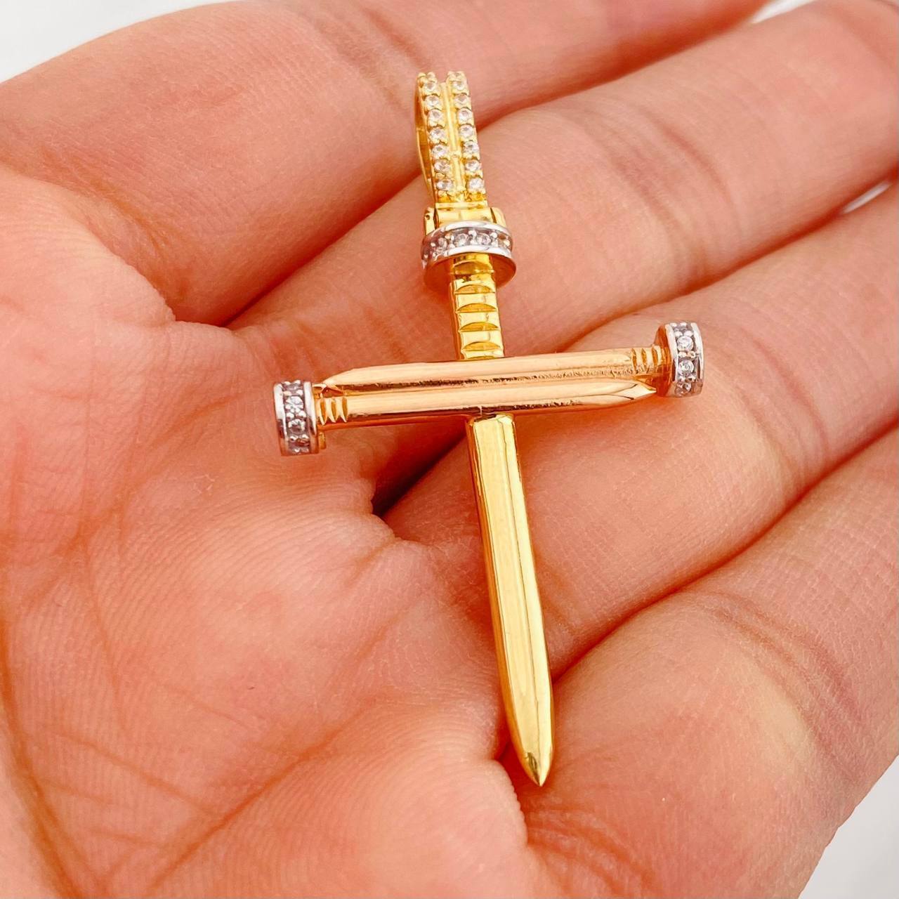 Dije Cruz Clavo 4.05g / 4.05cm Tres Oros 18K