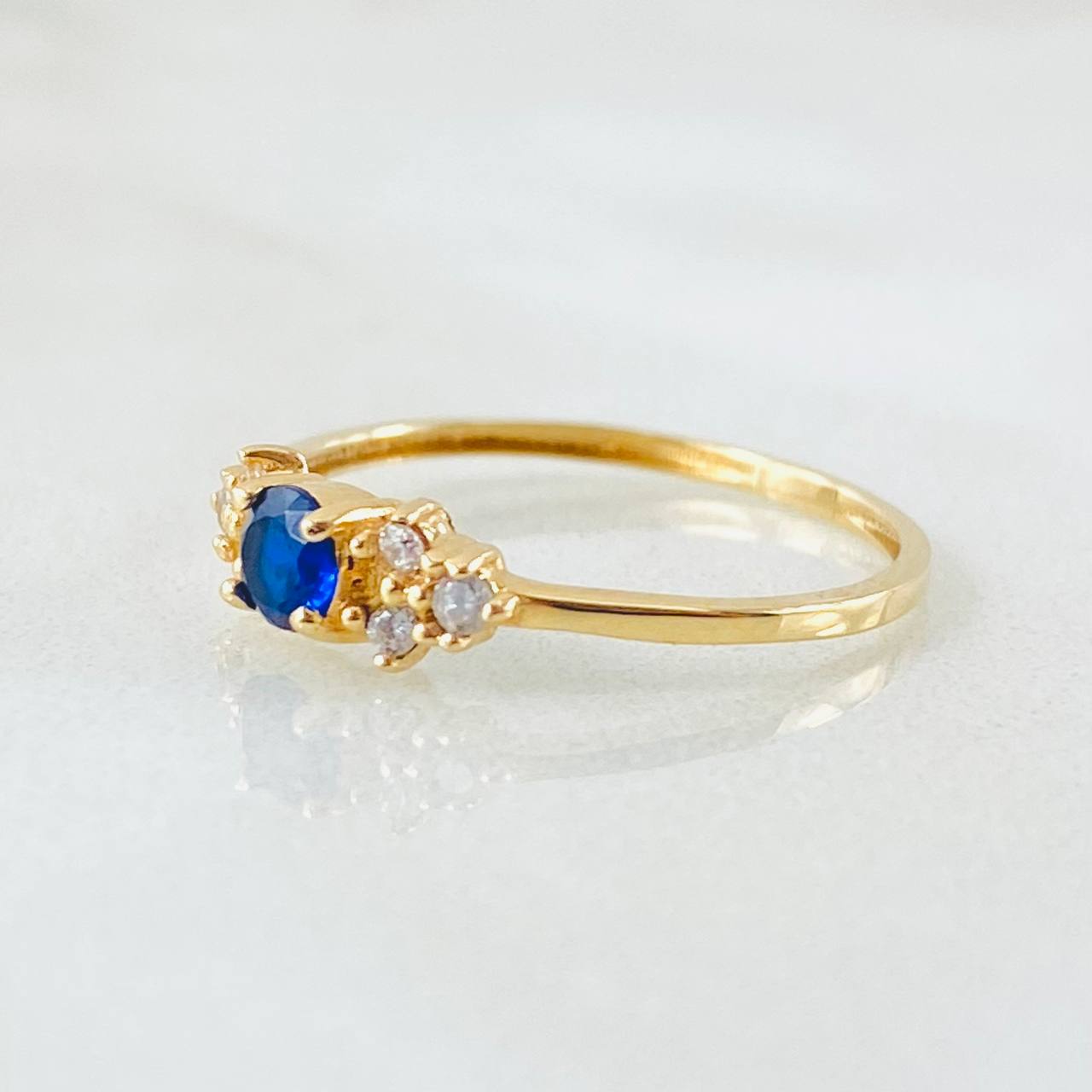 Anillo Solitario Flores Delicadas 1gr / T5 1/2 / Oro Amarillo 18K