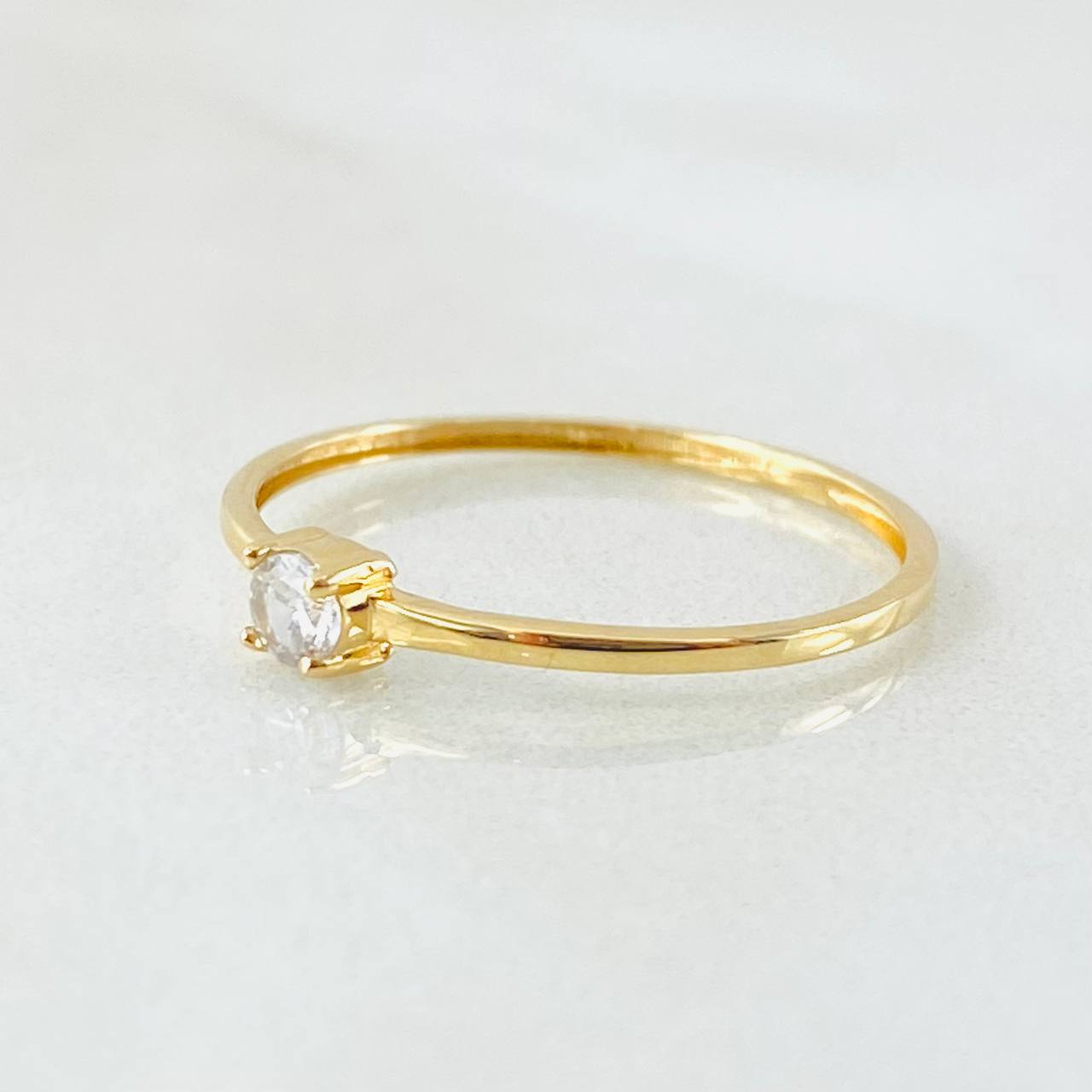 Anillo Solitario 0.65gr / T7 1/2 / Oro Amarillo 18K ©