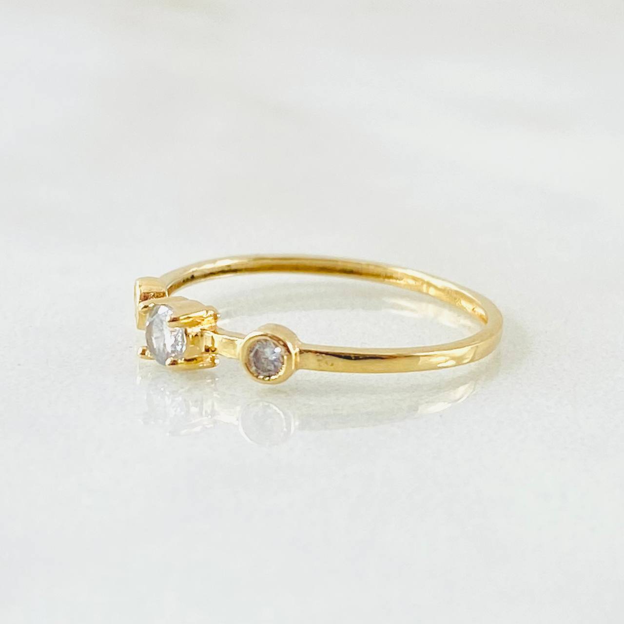 Anillo Solitario Dos Ojos 1.05gr / T6 / Oro Amarillo 18K *