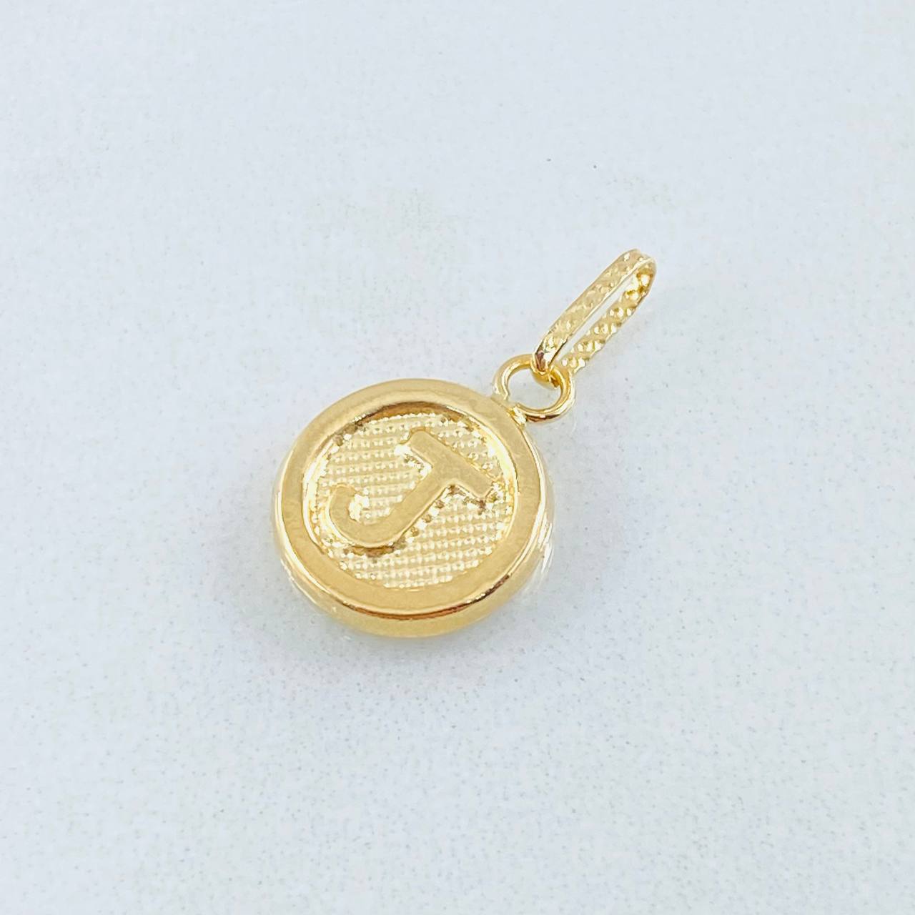 Dije Letra J 0.55gr / 1.9cm / Oro Amarillo 18K