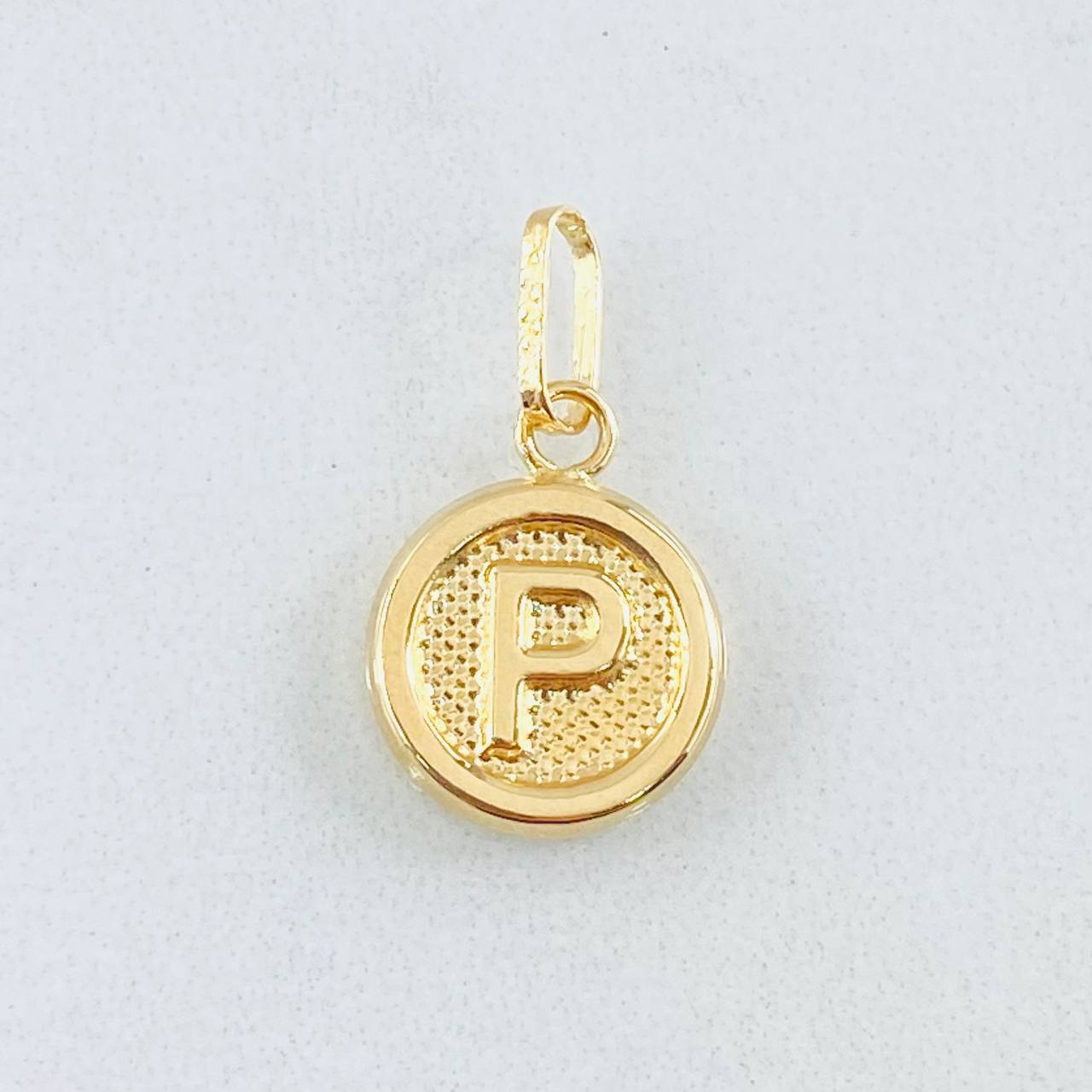Dije Letra P 0.6gr / 1.9cm / Oro Amarillo 18K