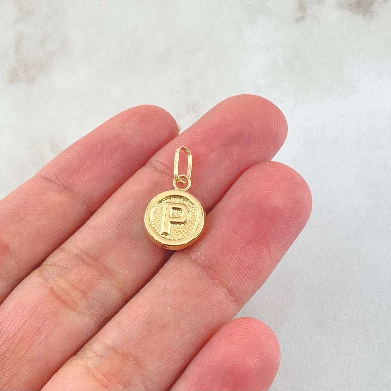 Dije Letra P 0.6gr / 1.9cm / Oro Amarillo 18K *