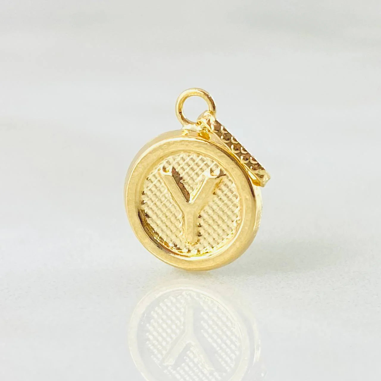 Dije Letra Y 0.6gr / 2cm / Circulo Cargador Bordeado Oro Amarillo 18K