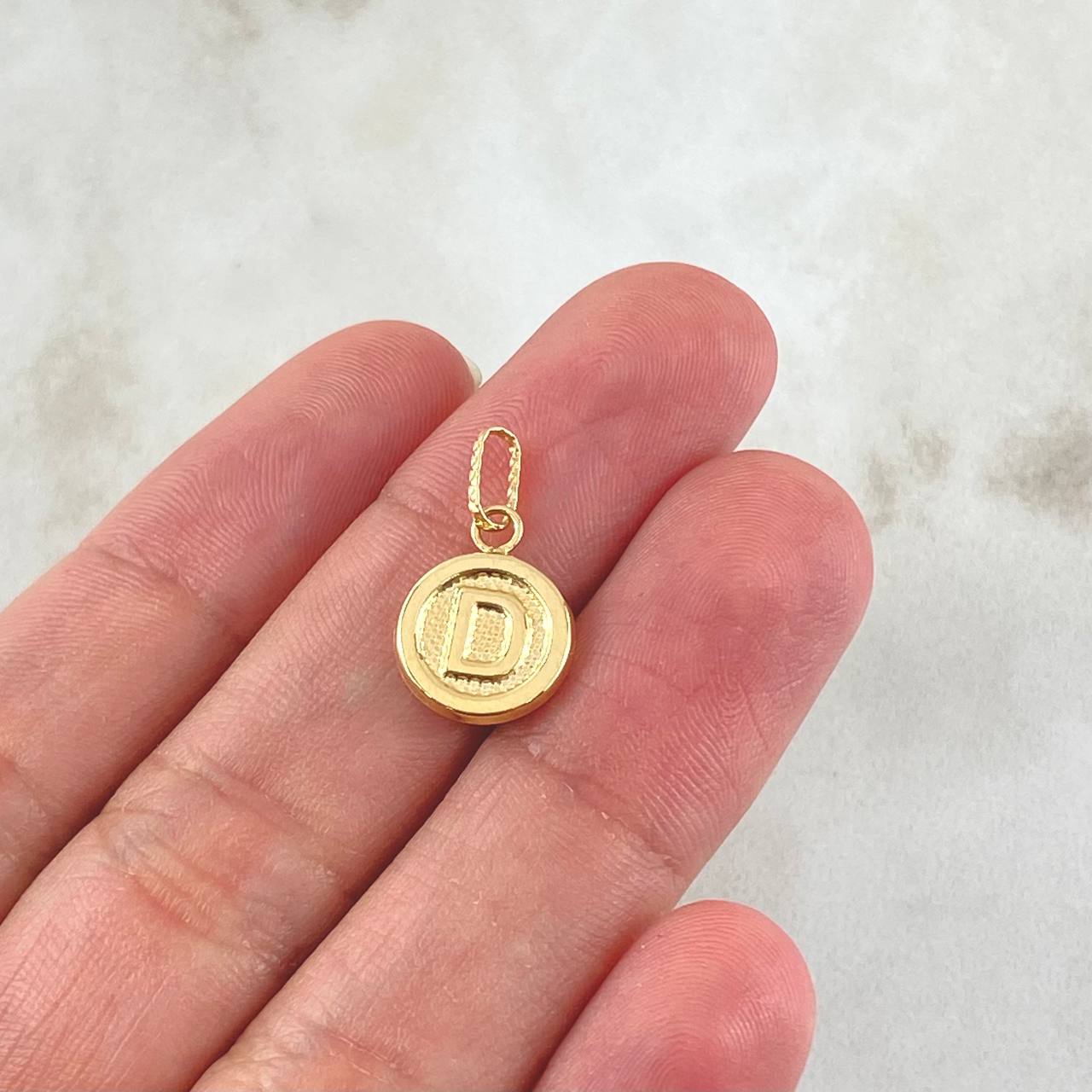 Dije Letra D 0.55gr / 1.9cm / Oro Amarillo 18K