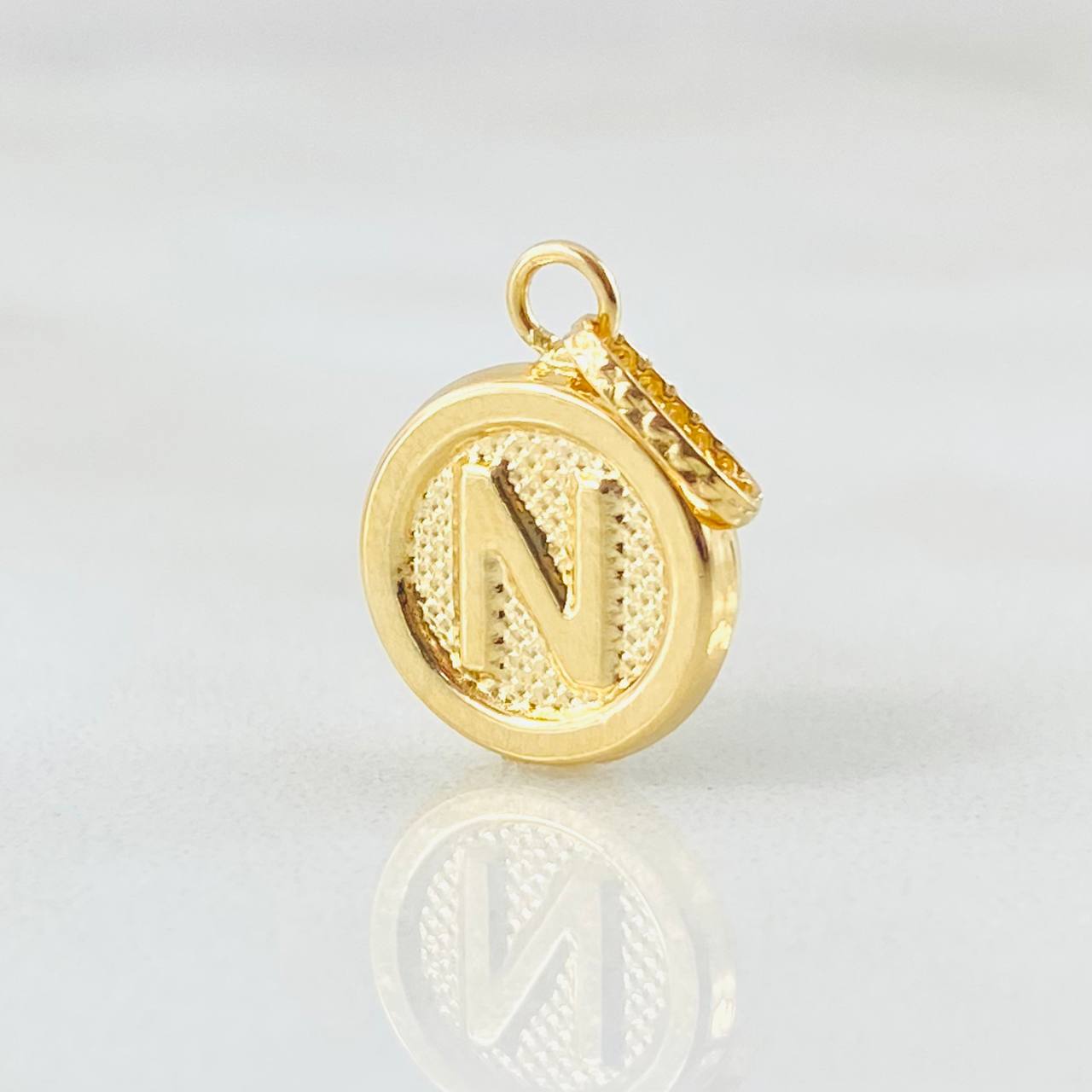 Dije Letra N 0.55gr / 1.9cm / Oro Amarillo 18K