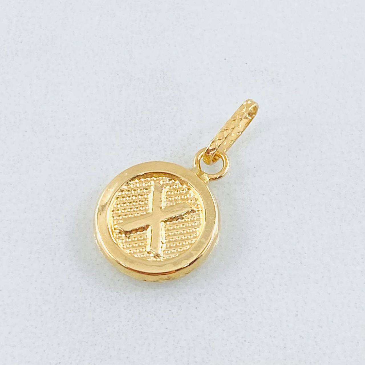 Dije Letra X 0.6gr / 1.9cm / Oro Amarillo 18K