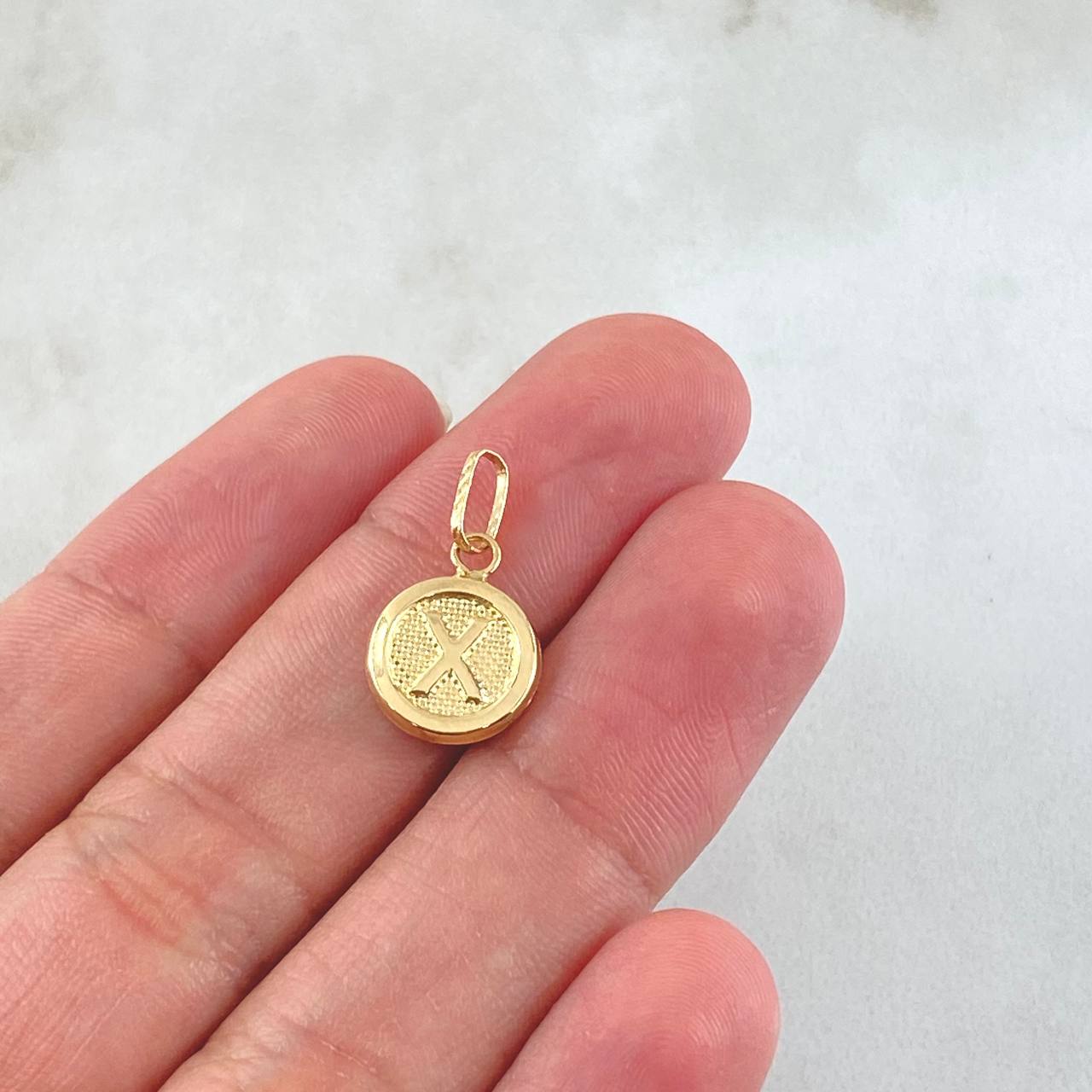 Dije Letra X 0.6gr / 1.9cm / Oro Amarillo 18K