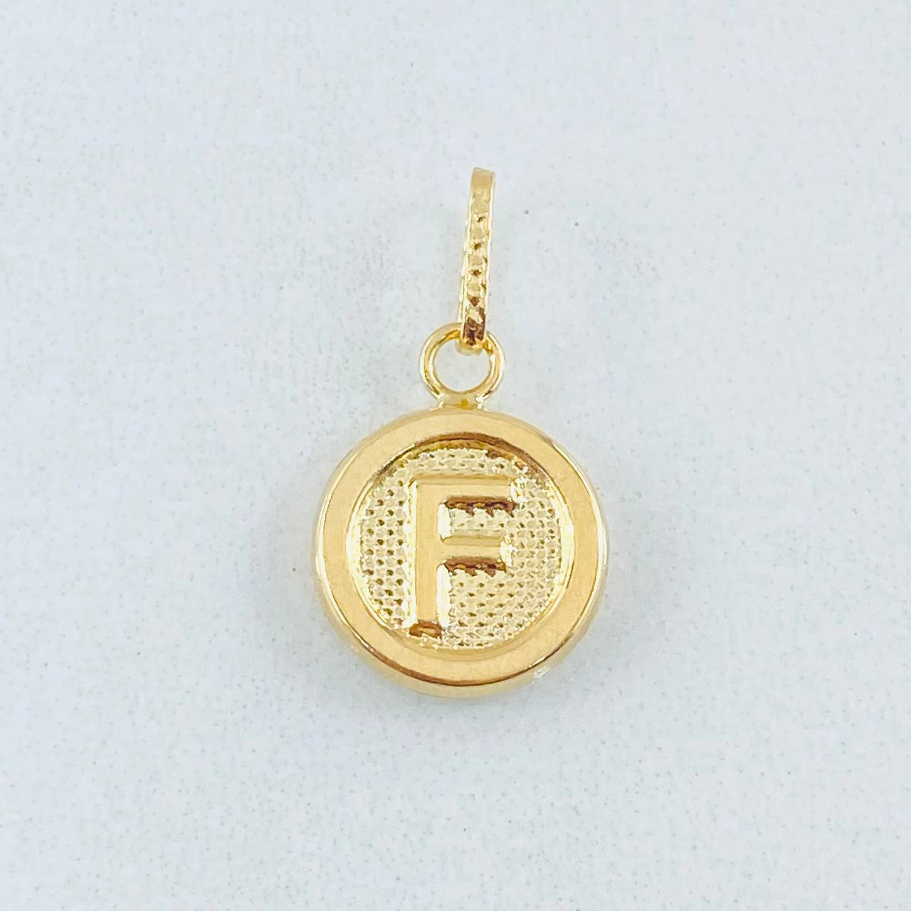 Dije Letra F 0.6gr / 1.9cm / Oro Amarillo 18K