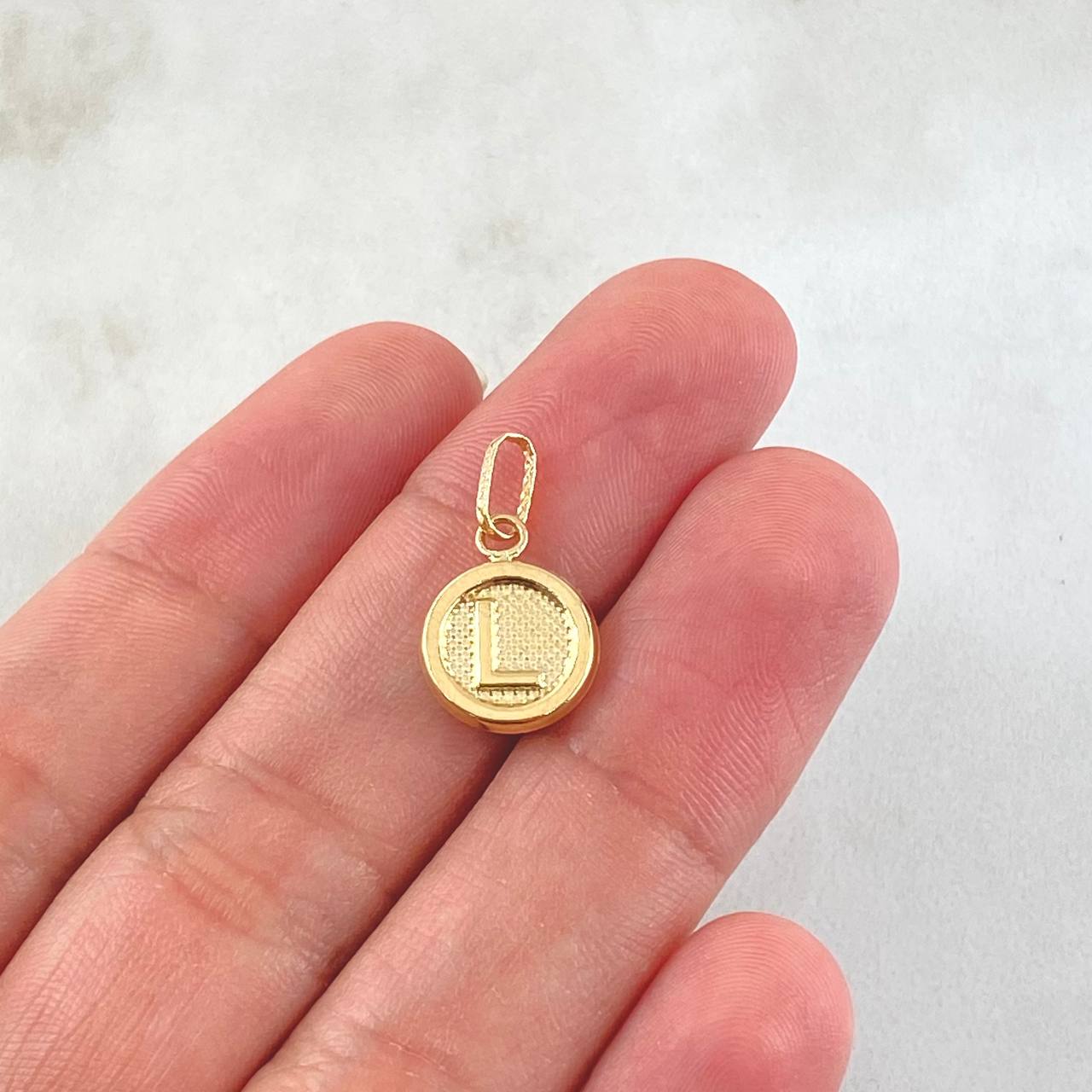 Dije Letra L 0.55gr / 1.9cm / Oro Amarillo 18K