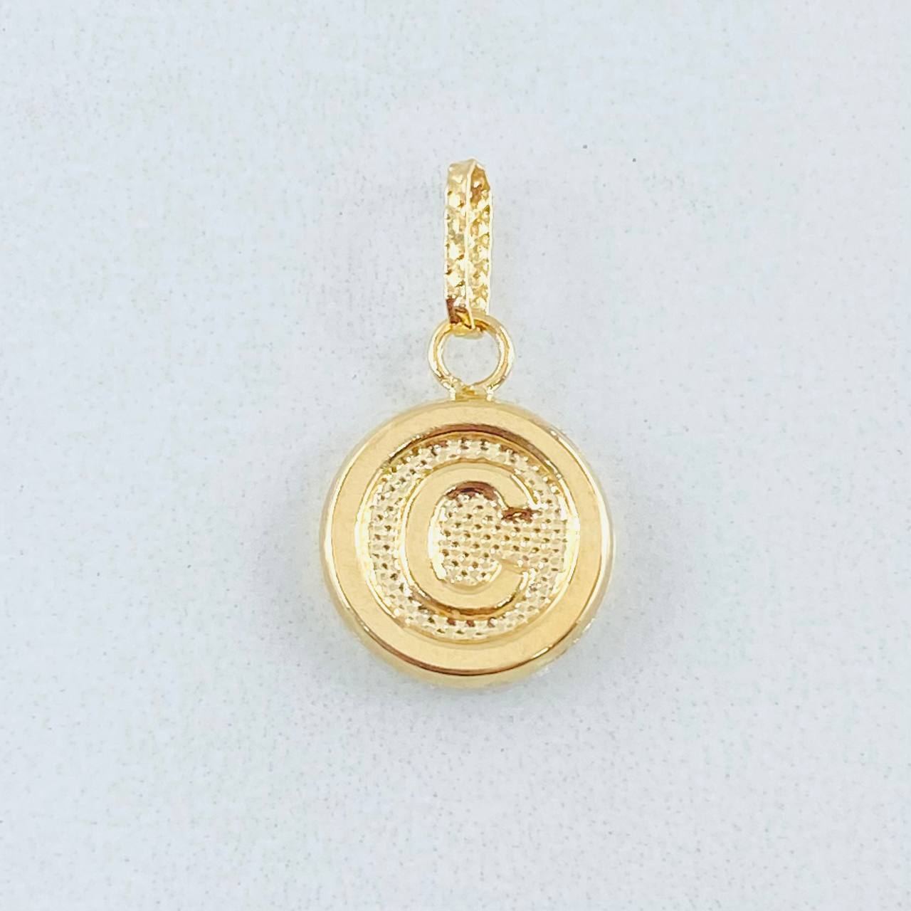 Dije Letra C 0.6gr / 1.9cm / Oro Amarillo 18K