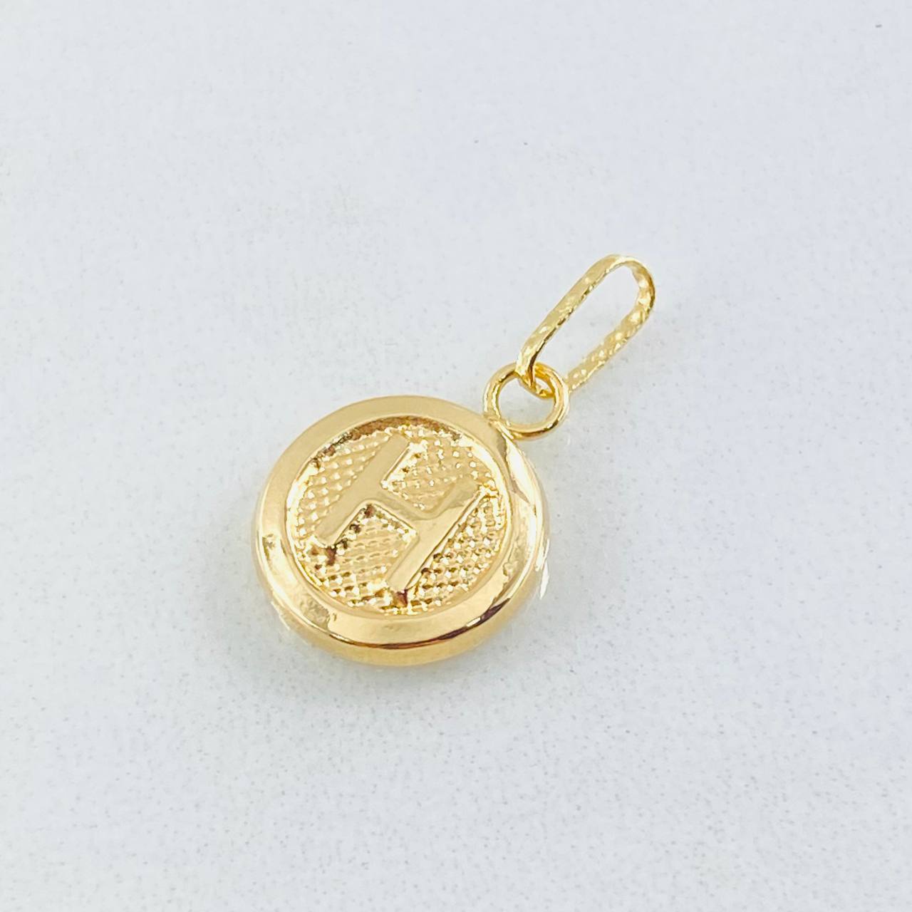 Dije Letra H 0.6gr / 1.9cm / Oro Amarillo 18K