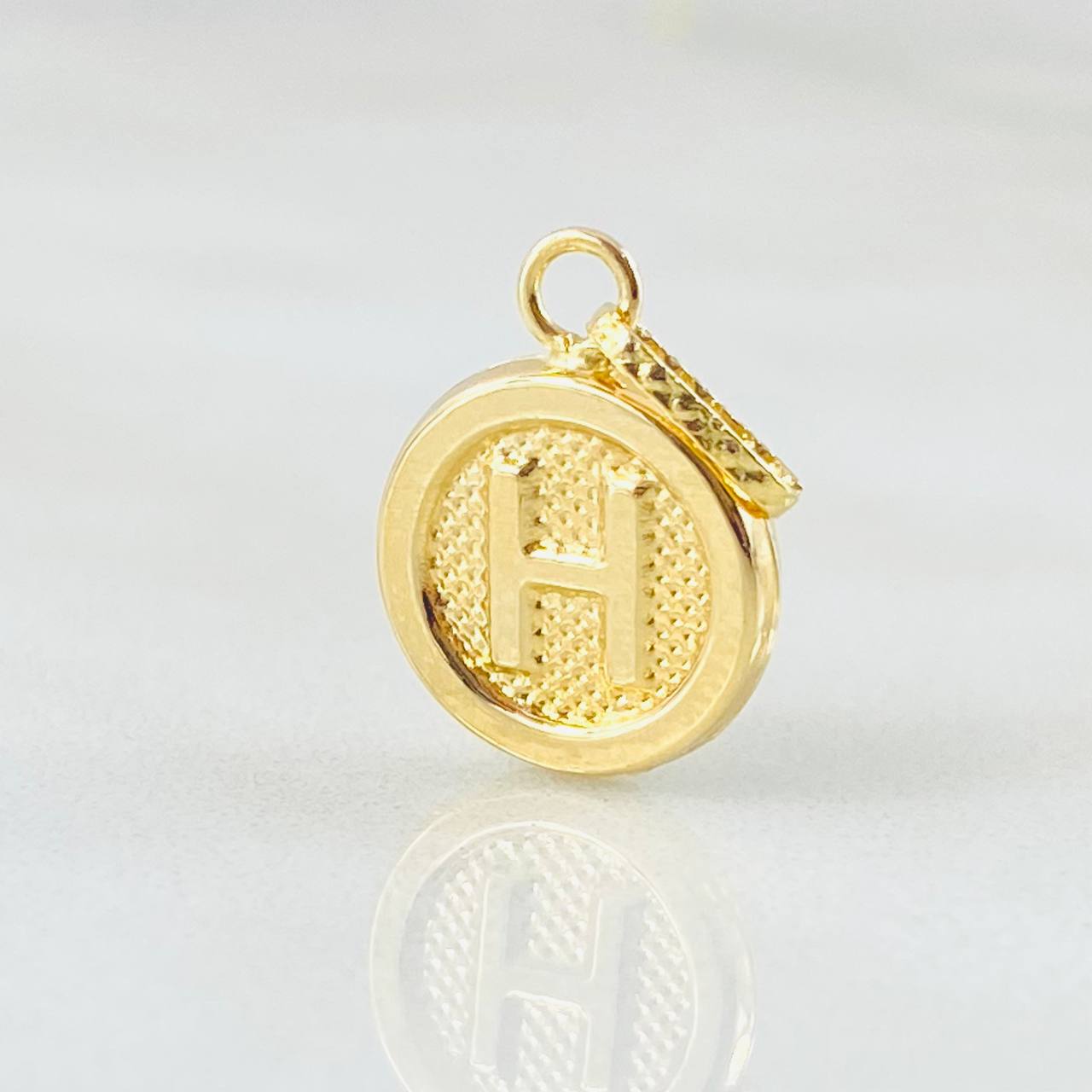 Dije Letra H 0.6gr / 1.9cm / Oro Amarillo 18K
