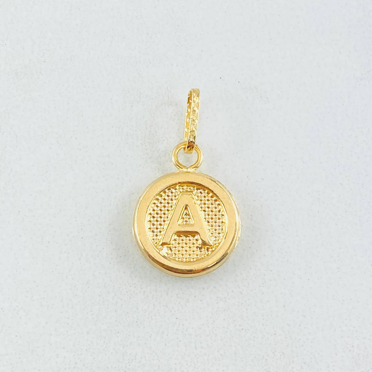 Dije Letra A 0.6gr / 1.9cm / Oro Amarillo 18K