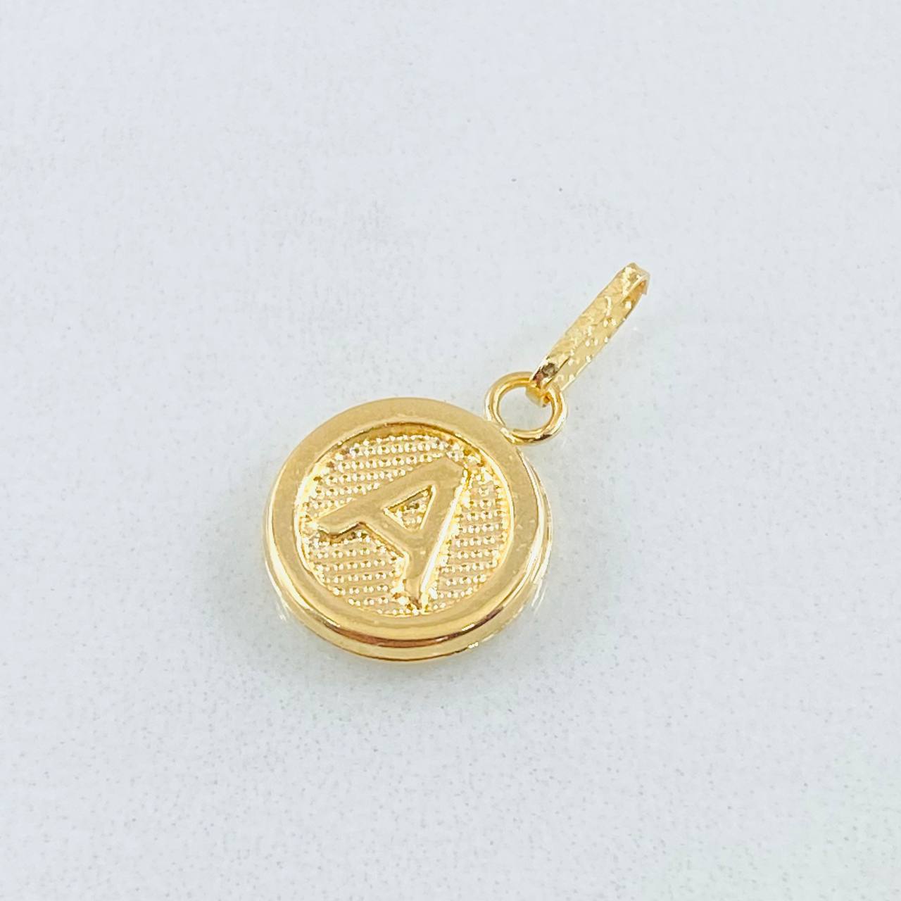 Dije Letra A 0.6gr / 1.9cm / Oro Amarillo 18K