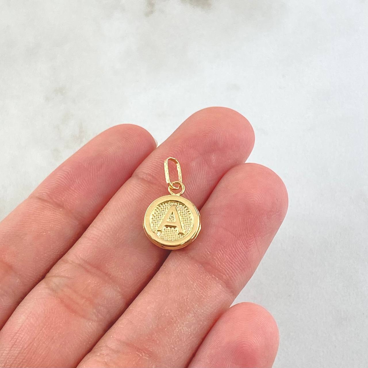 Dije Letra A 0.6gr / 1.9cm / Oro Amarillo 18K
