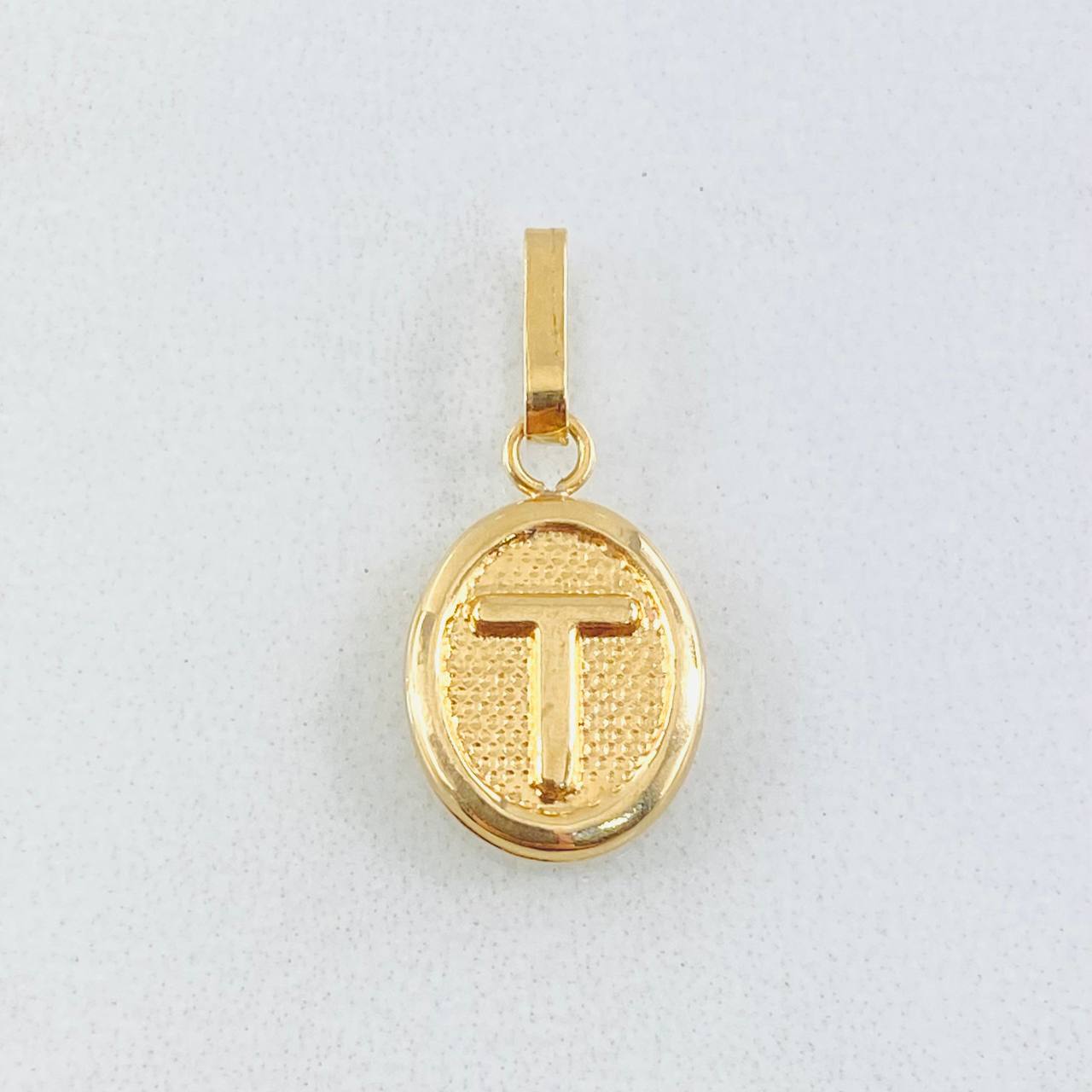 Dije Letra T 0.55gr / 1.9cm / Oro Amarillo 18K ©