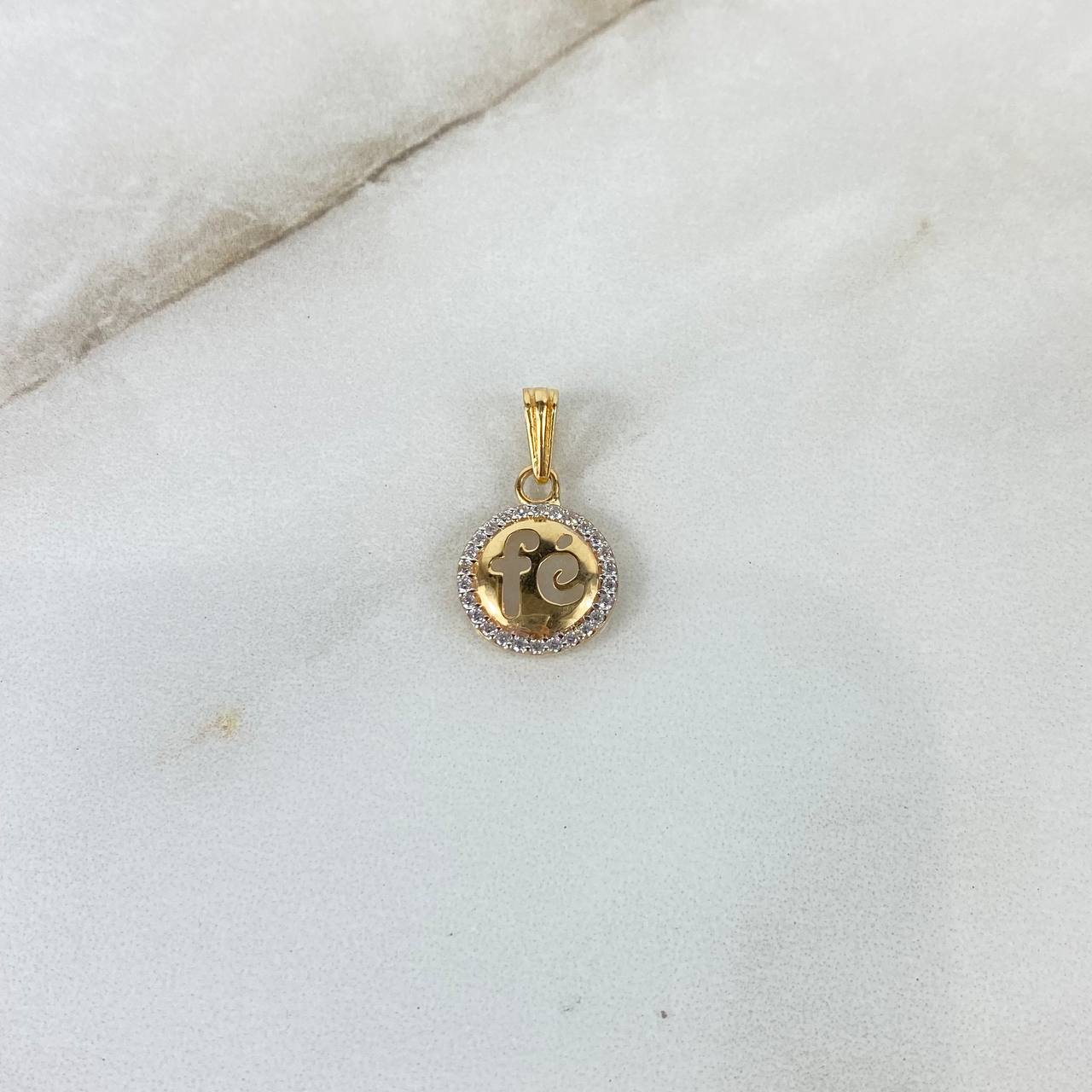 Dije Fé 1.35gr / 2cm / Circones Blancos Oro Amarillo ©