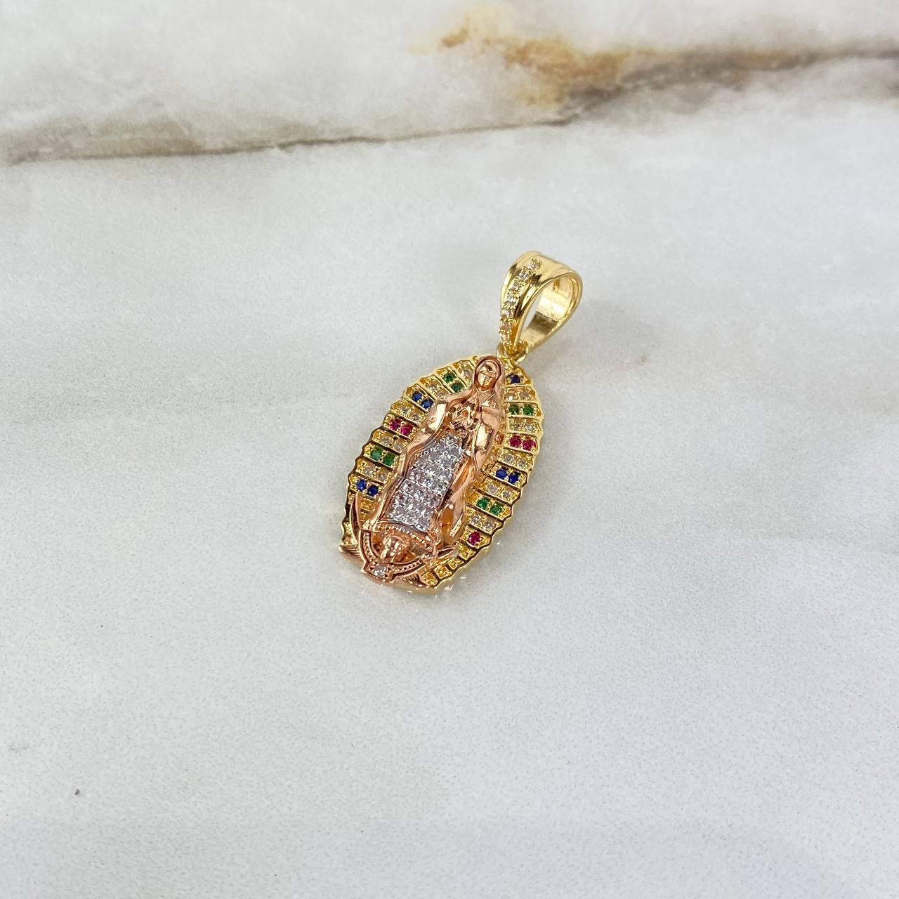 Dije Virgen de Guadalupe 5.75gr / 3.5cm / Circones de Colores Tres Oros ©