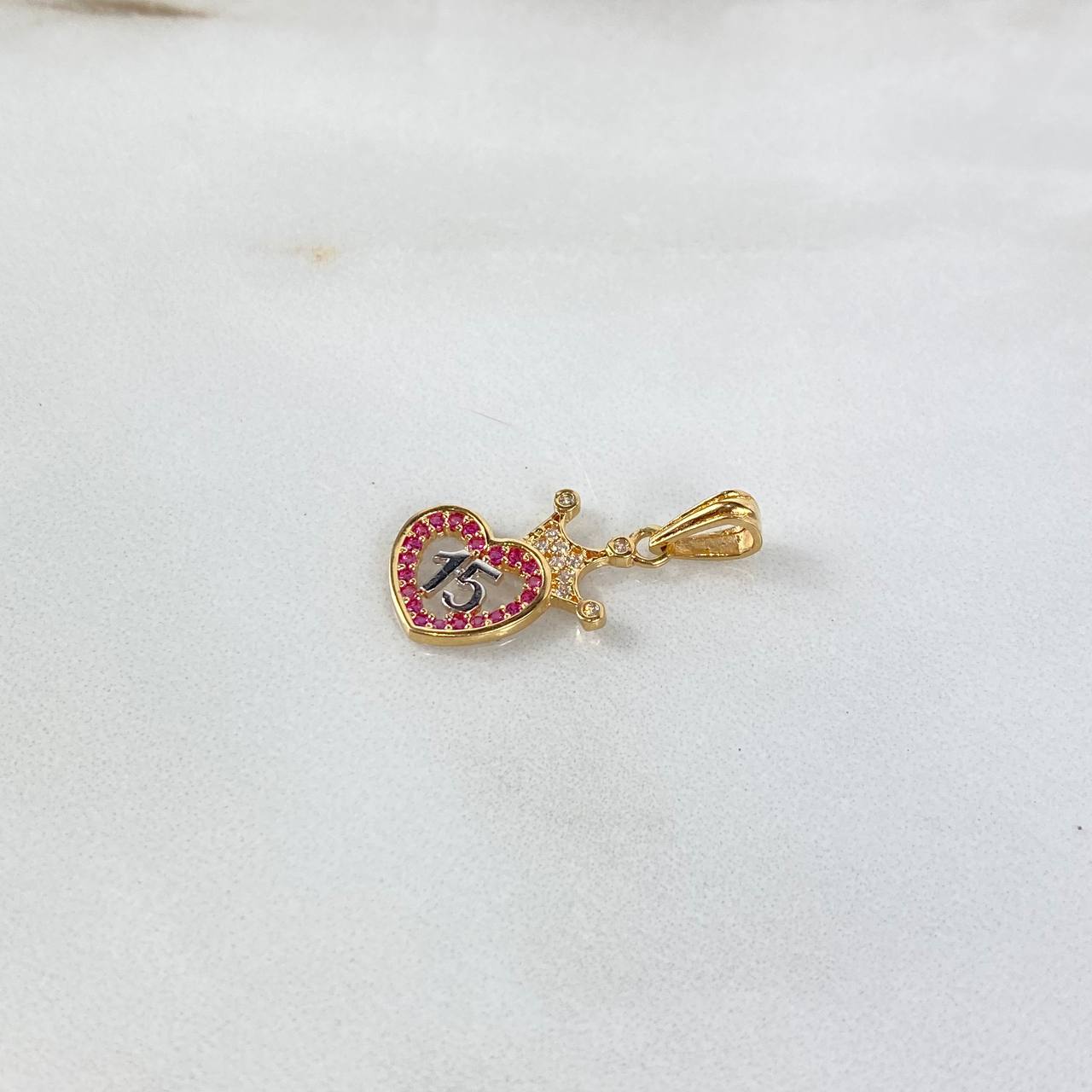 Dije 15s Corazón 1.35gr / 2.4cm / Circones Blancos-Fucsias Oro Amarillo ©