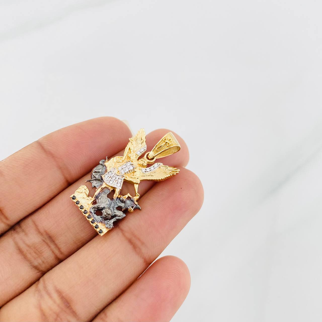 Dije San Miguel Arcángel 4.25g / 3.1cm Tres Oros 18K