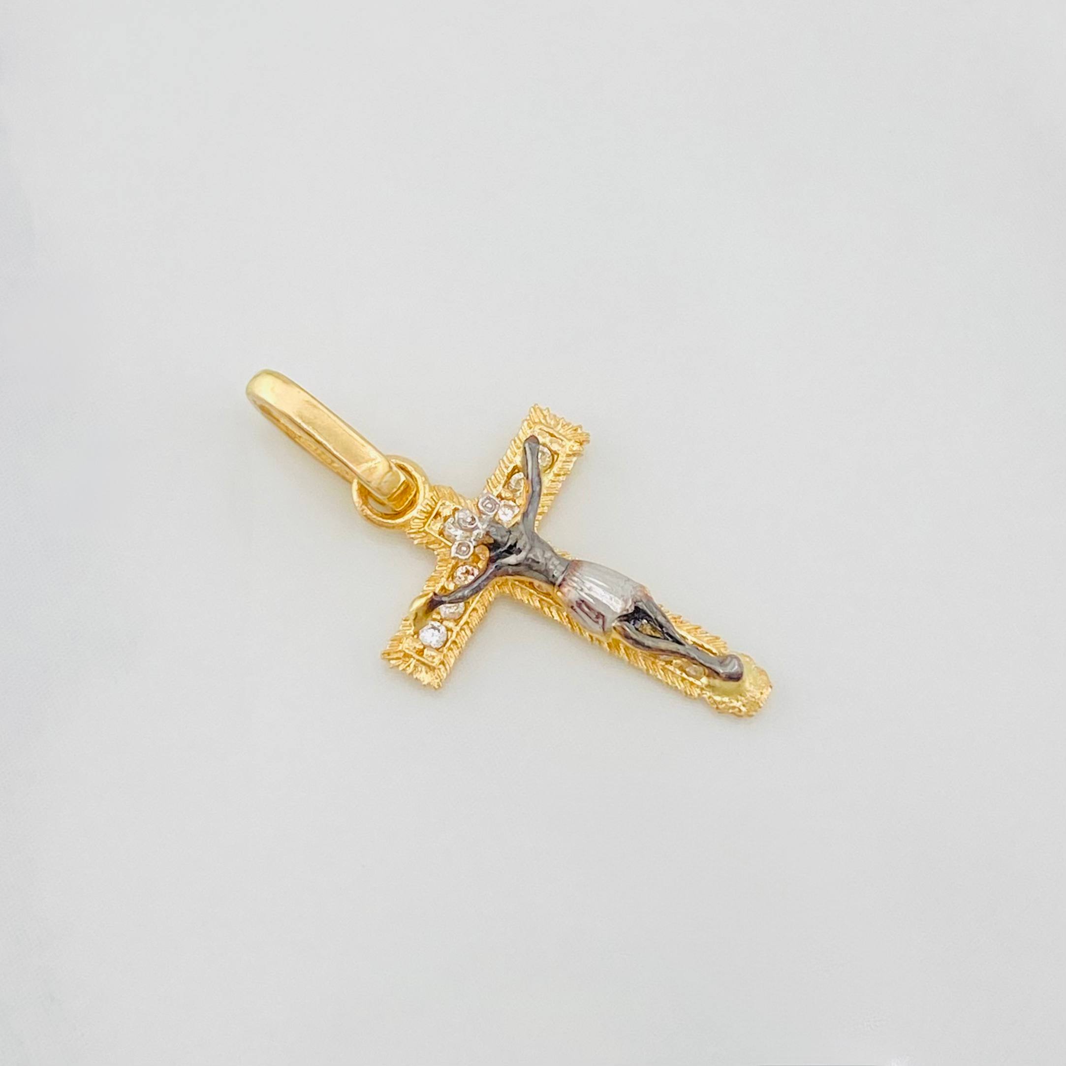 Dije Cruz Cristo 0.9g / 2cm Tres Oros 18K