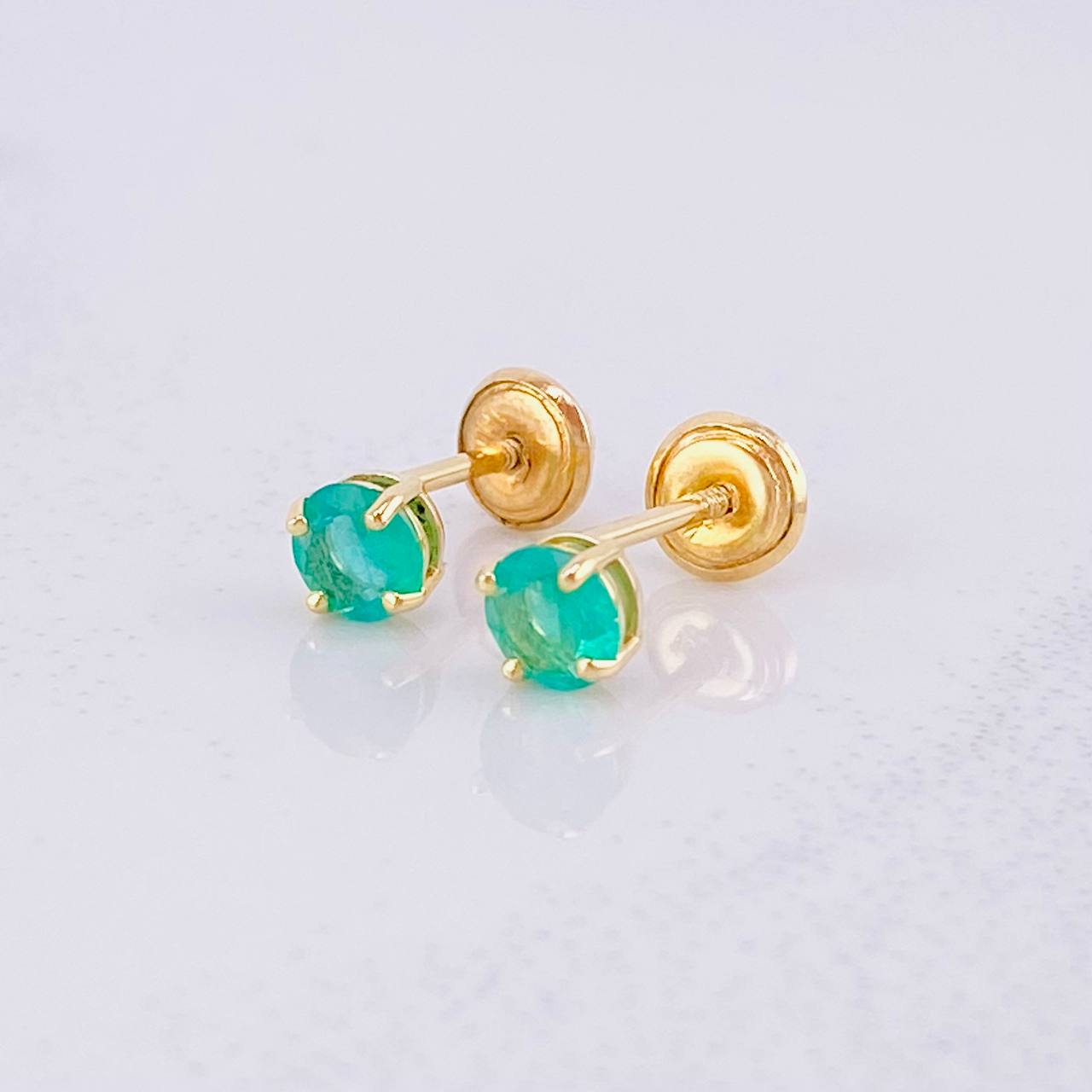 Topos Cuatro Garras Esmeraldas 40pts 0.85g / 4.2mm Oro Amarillo 18K