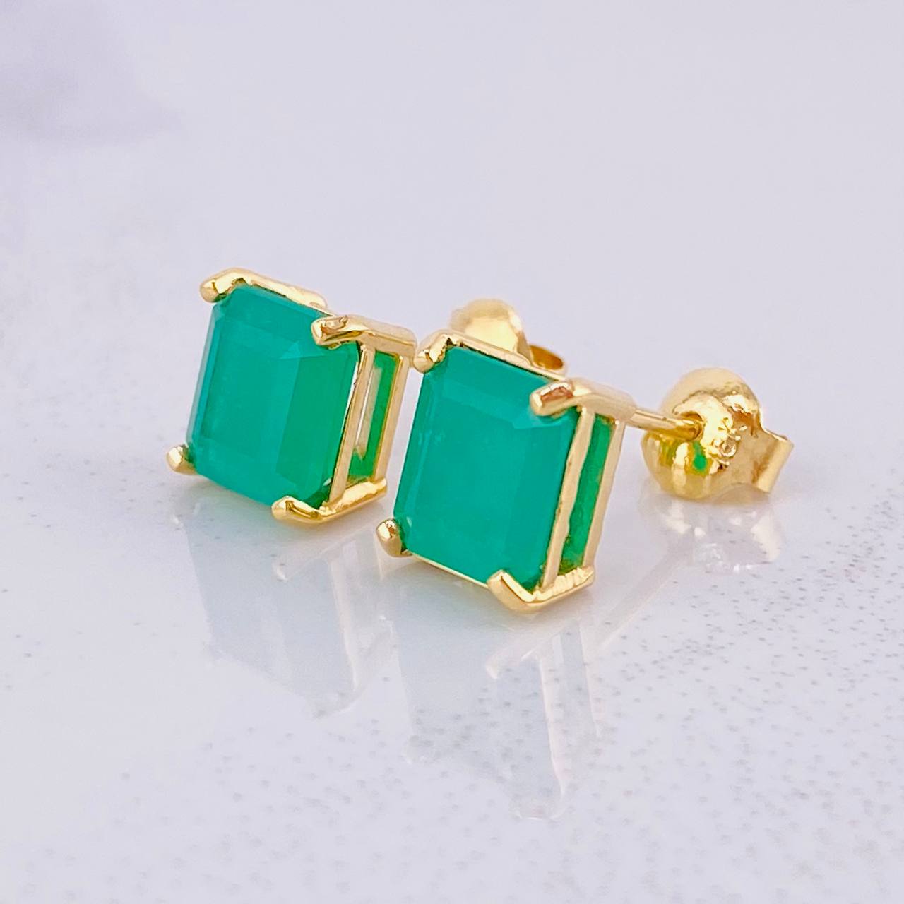 Topos Cuadrados Esmeraldas 3qts 2.8g / 8.1mm Oro Amarillo 18K