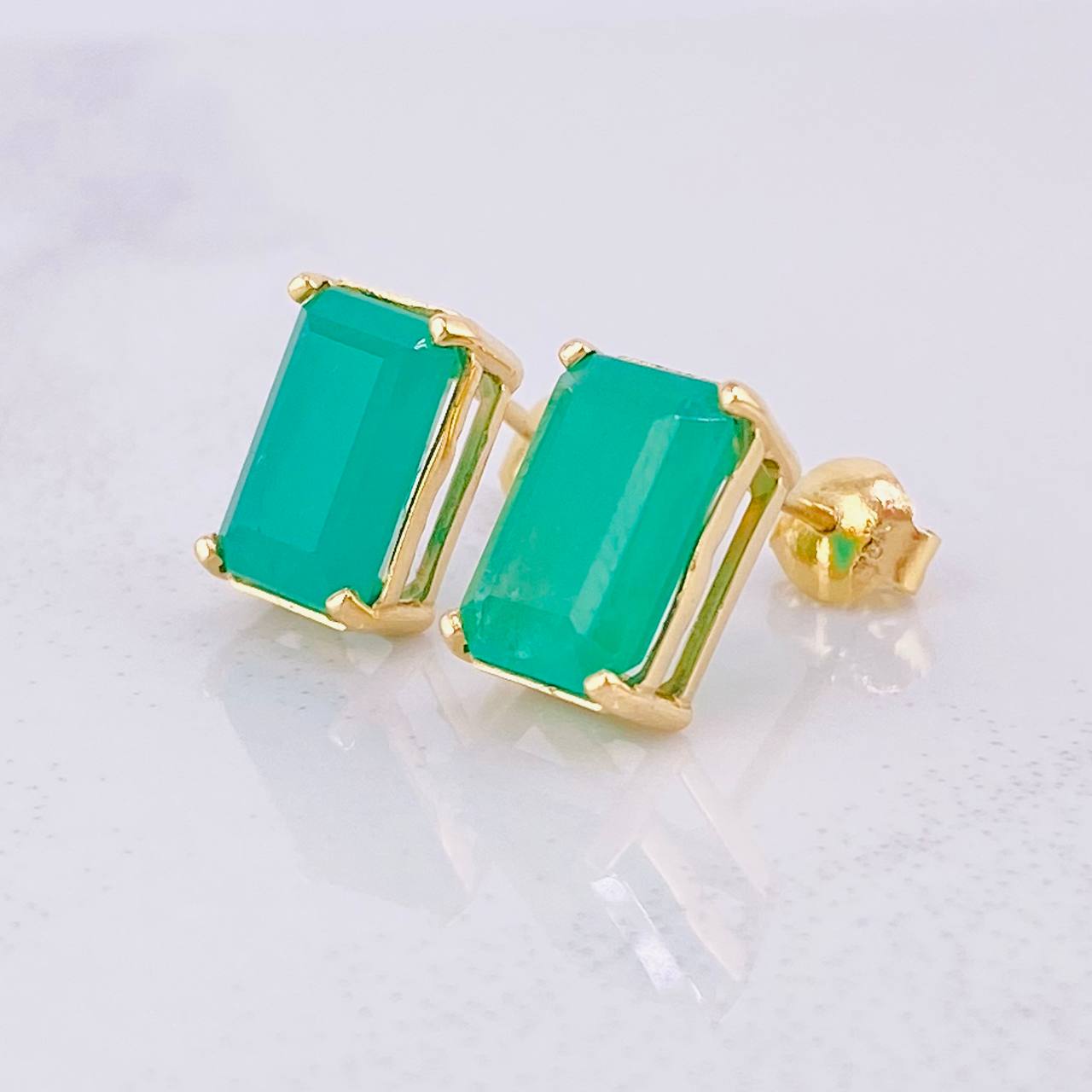 Topos Rectangulares Esmeraldas 6qts 3.2g / 10.9mm Oro Amarillo 18K